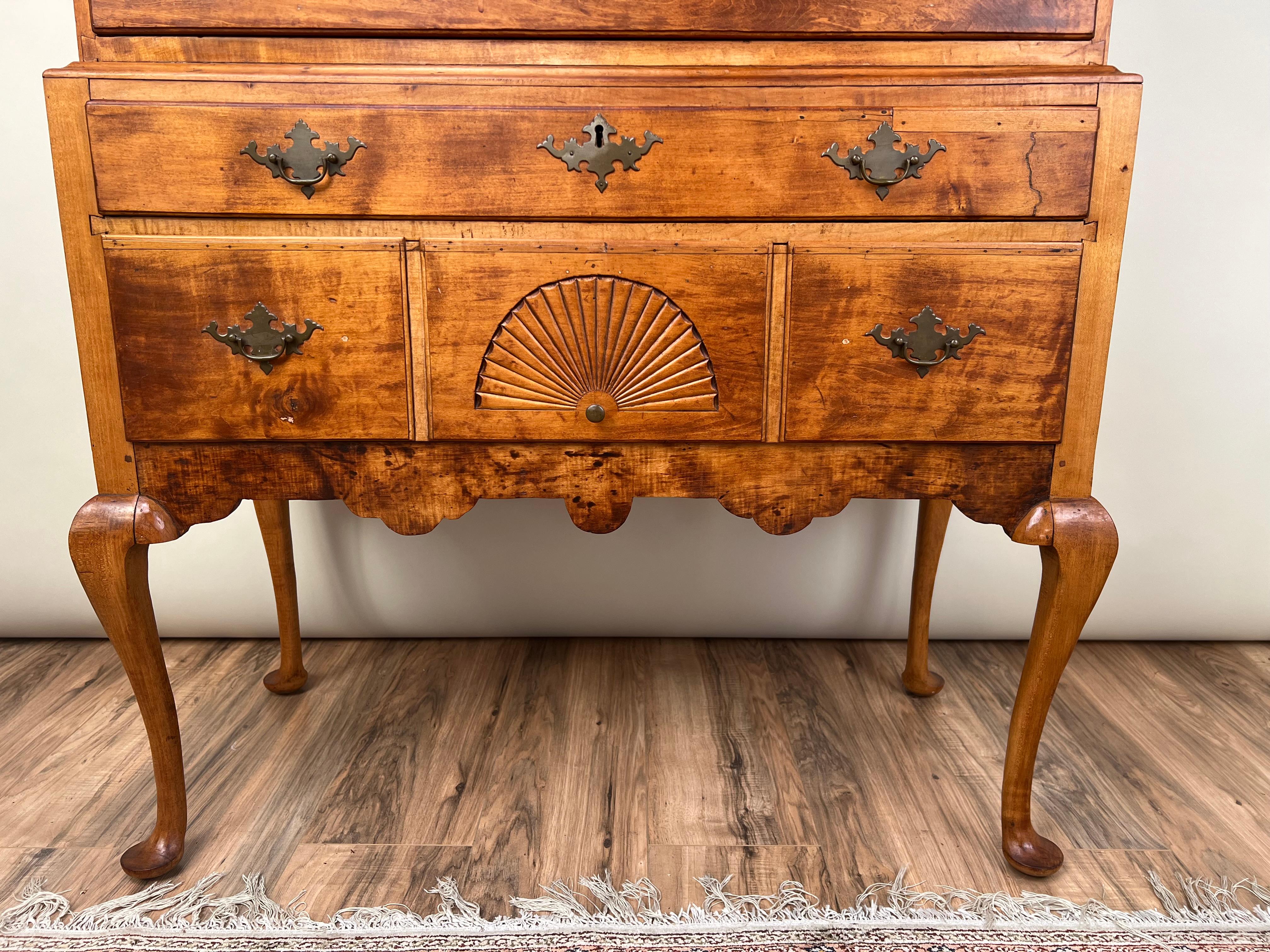 Antique 18th Century New Hampshire Queen Anne Maple Highboy For Sale 4
