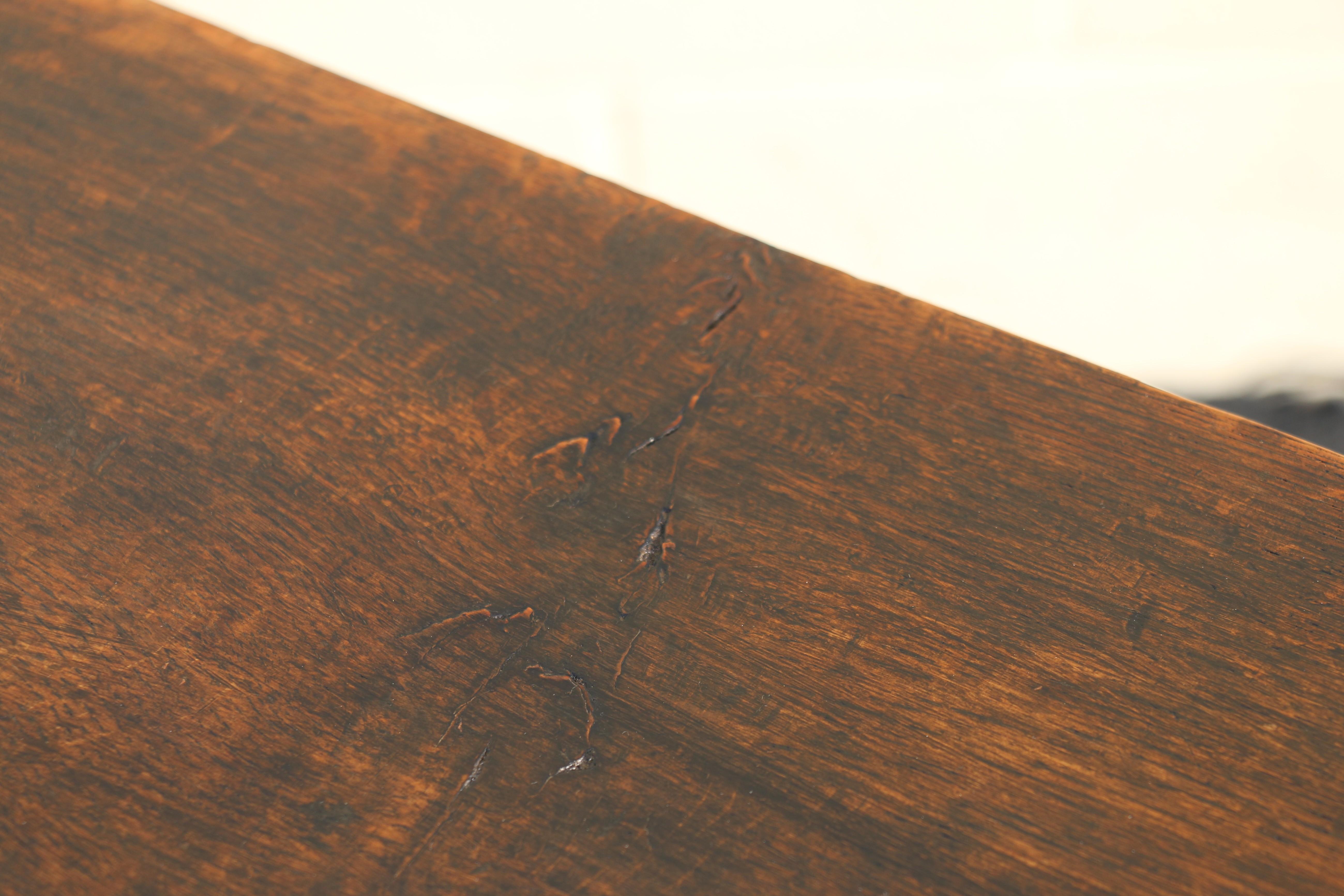 Table papillon ancienne du 18ème siècle en Oak avec tiroir et roulettes en laiton en vente 7