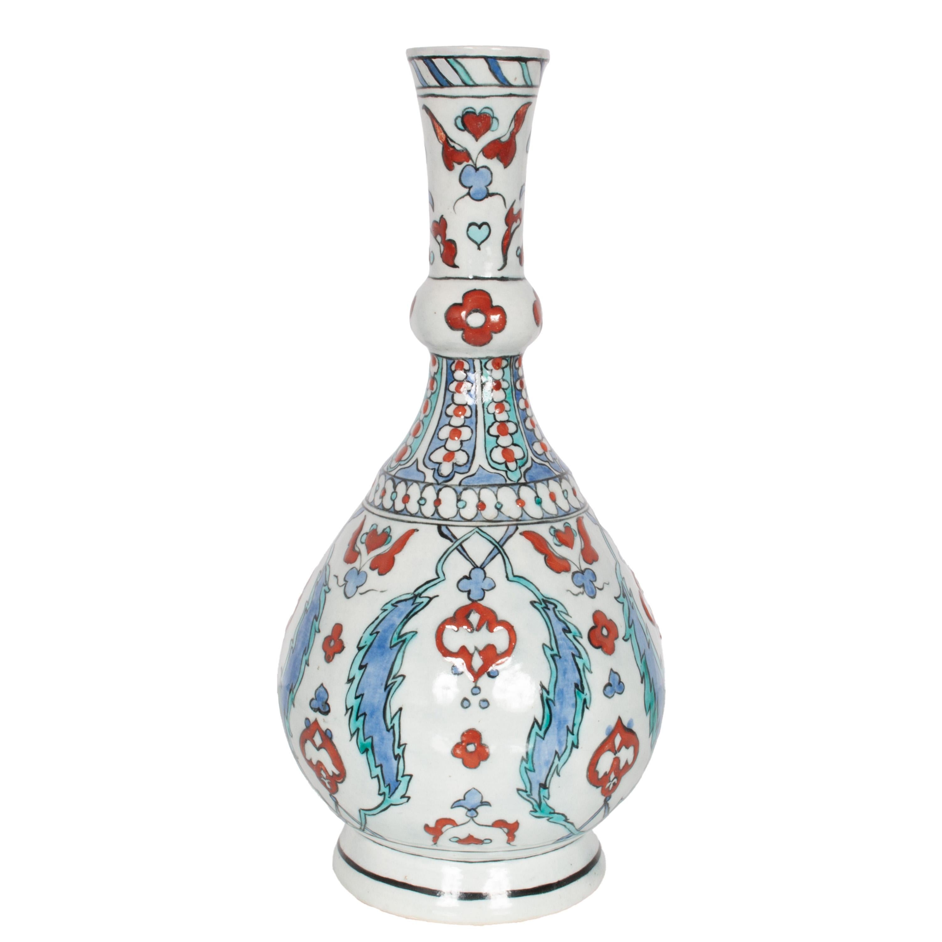 Turco Antico vaso ottomano del 18° secolo, Iznik Pottery e Surahi in vendita