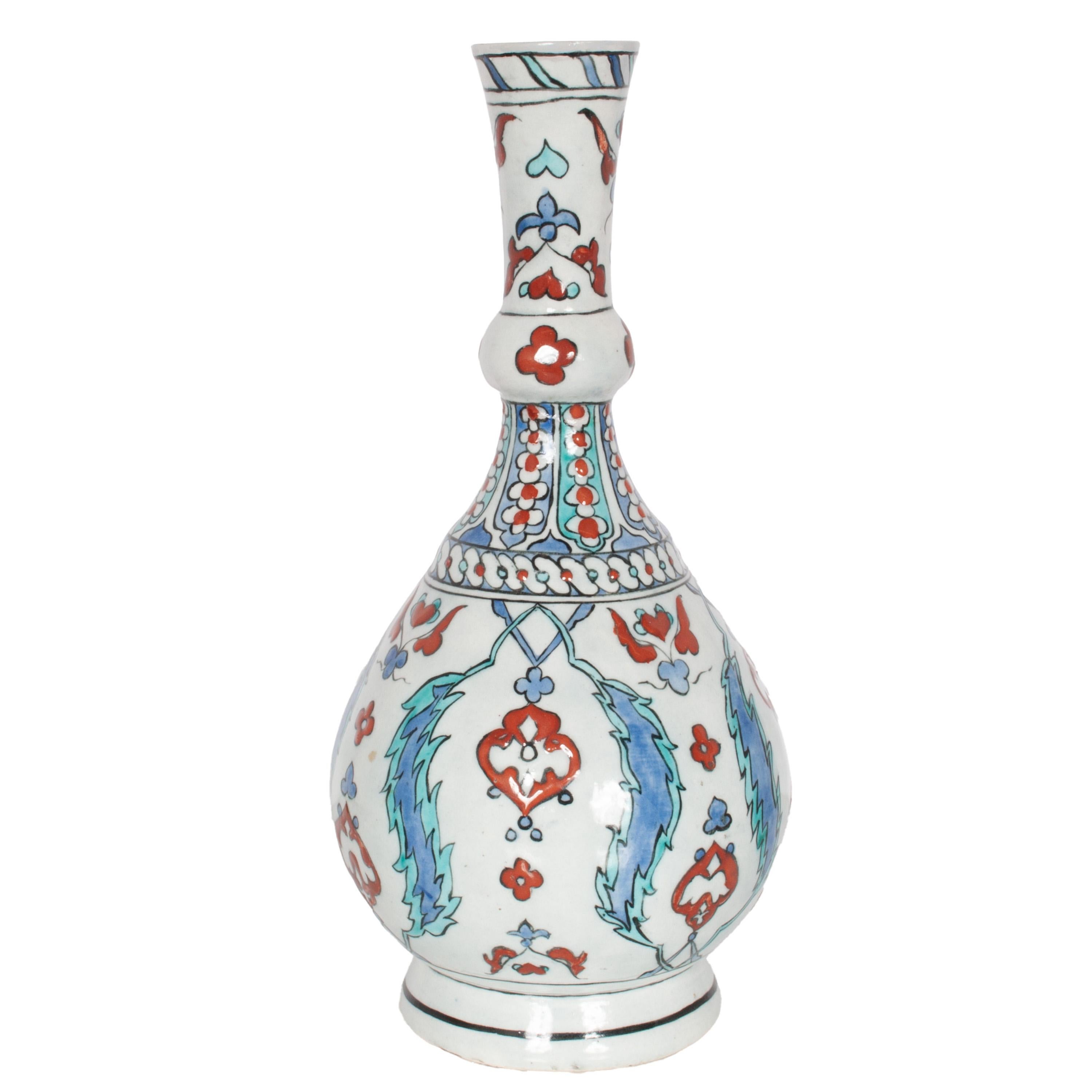 Smaltato Antico vaso ottomano del 18° secolo, Iznik Pottery e Surahi in vendita