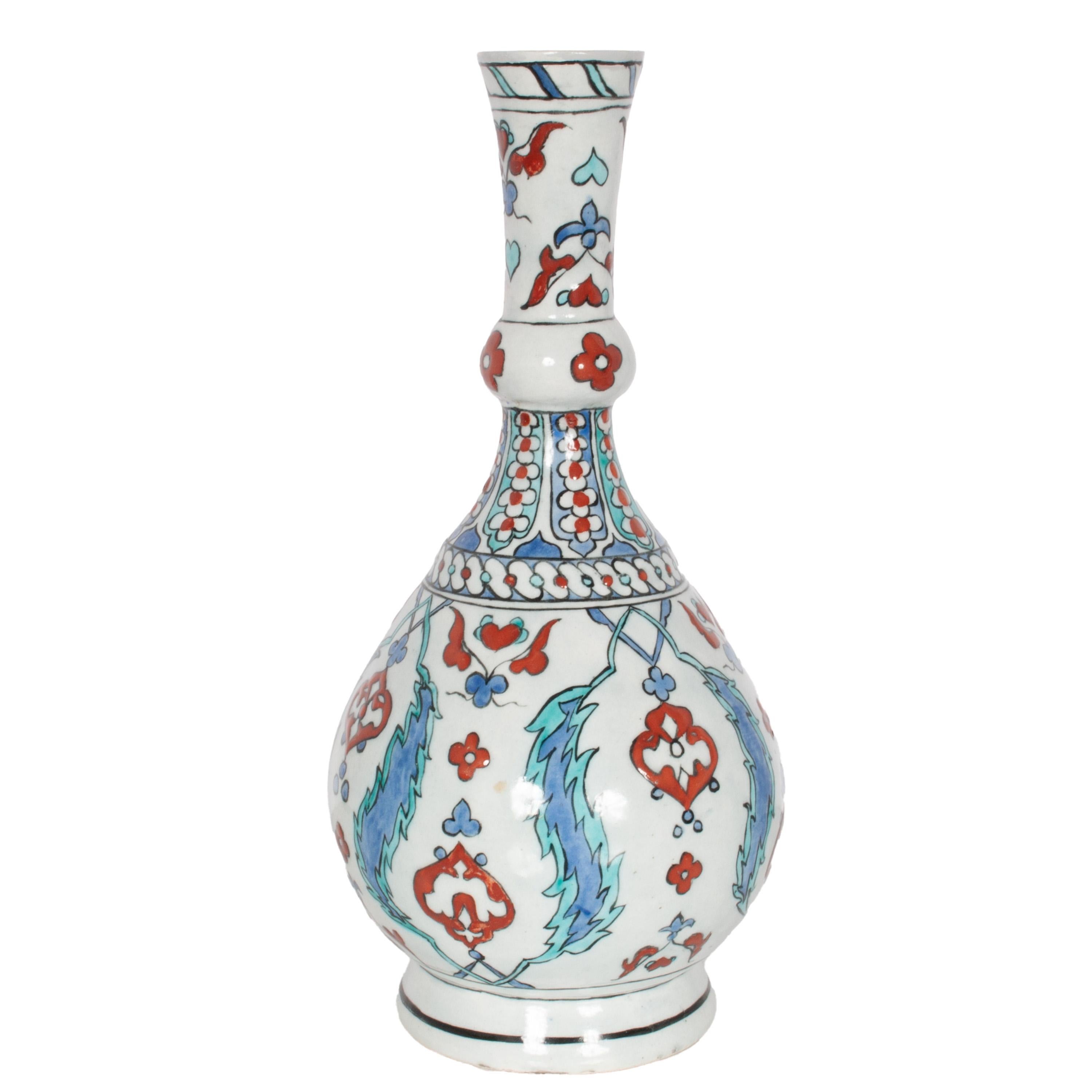 Antico vaso ottomano del 18° secolo, Iznik Pottery e Surahi In condizioni buone in vendita a Portland, OR
