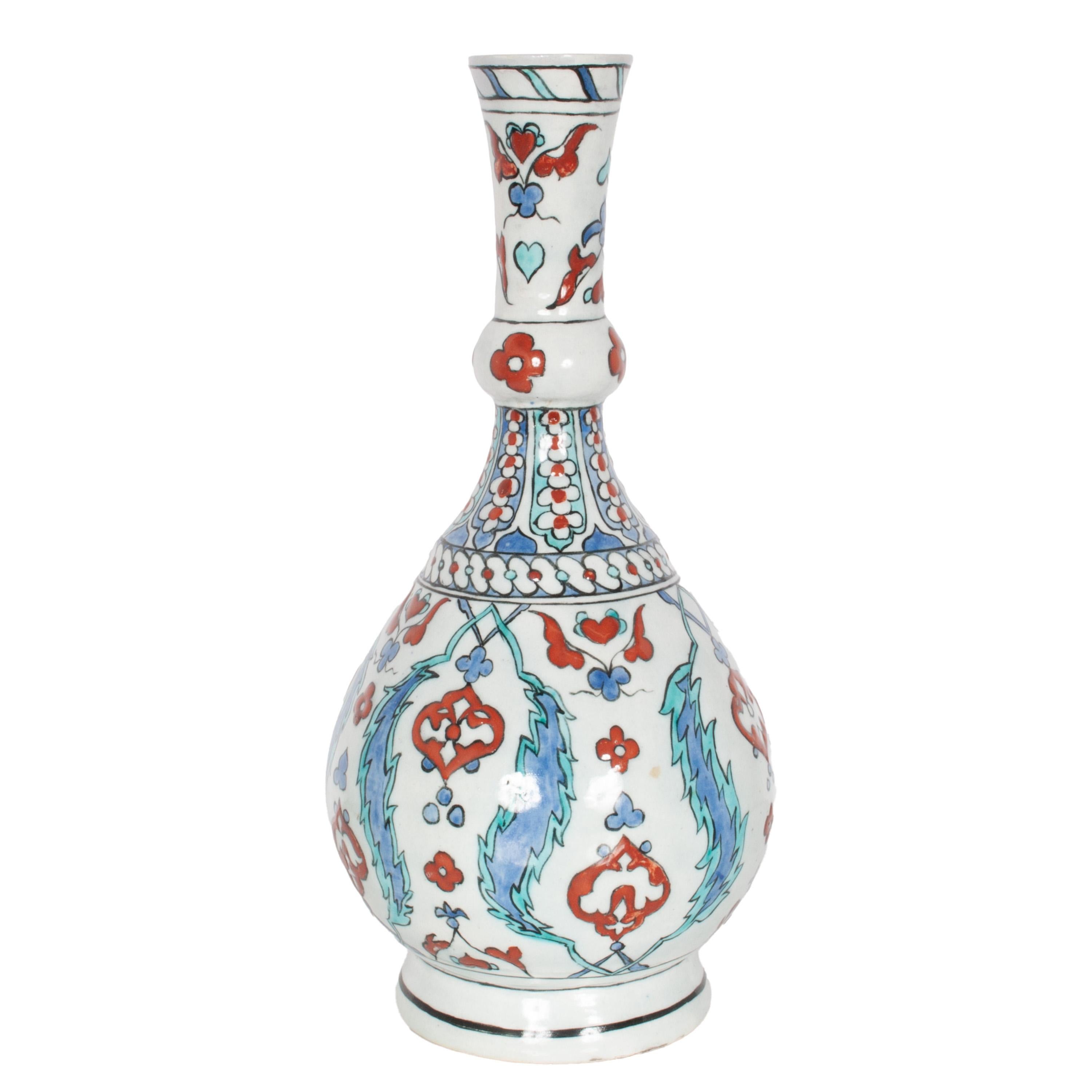 XVIII secolo Antico vaso ottomano del 18° secolo, Iznik Pottery e Surahi in vendita