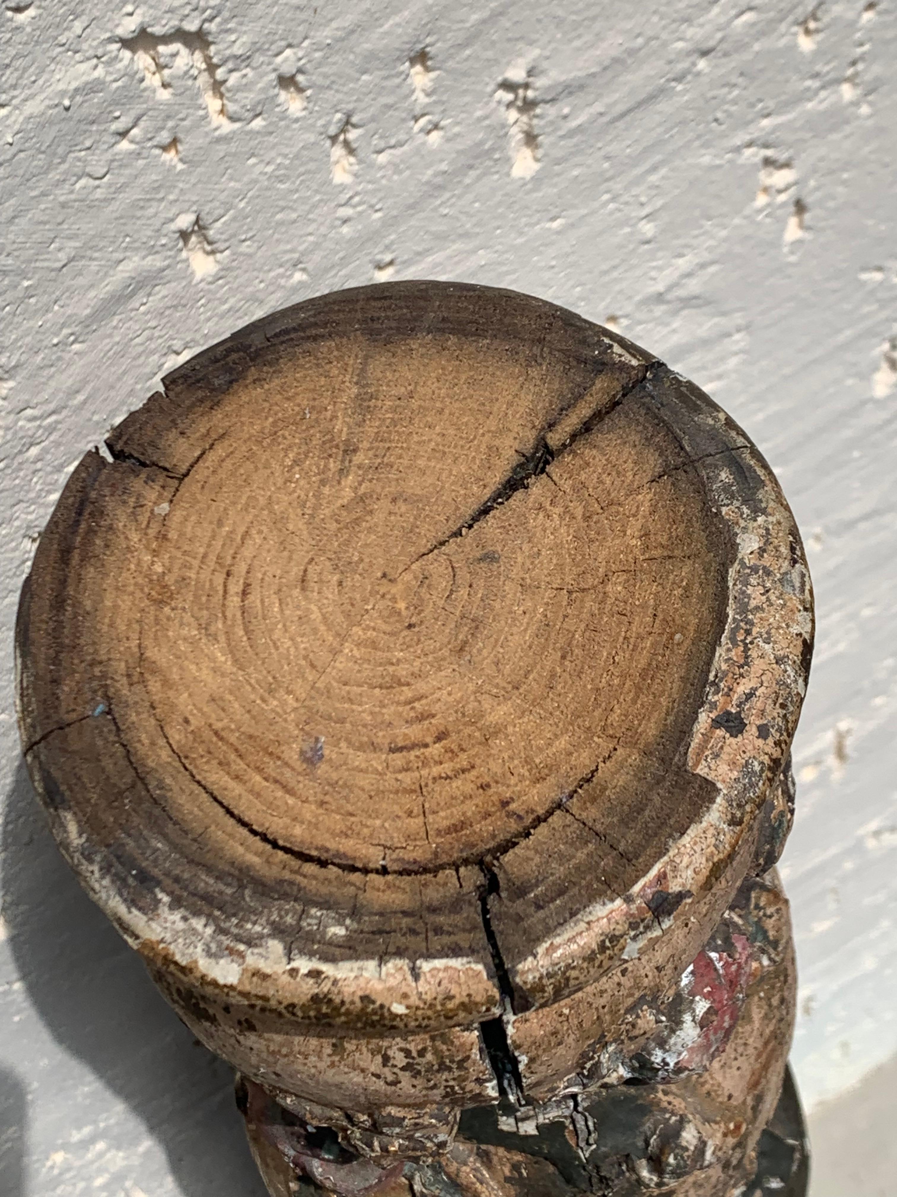 Paar antike Säulen aus handgeschnitztem Holz mit bemalten Blumen, 18. Jahrhundert im Angebot 6