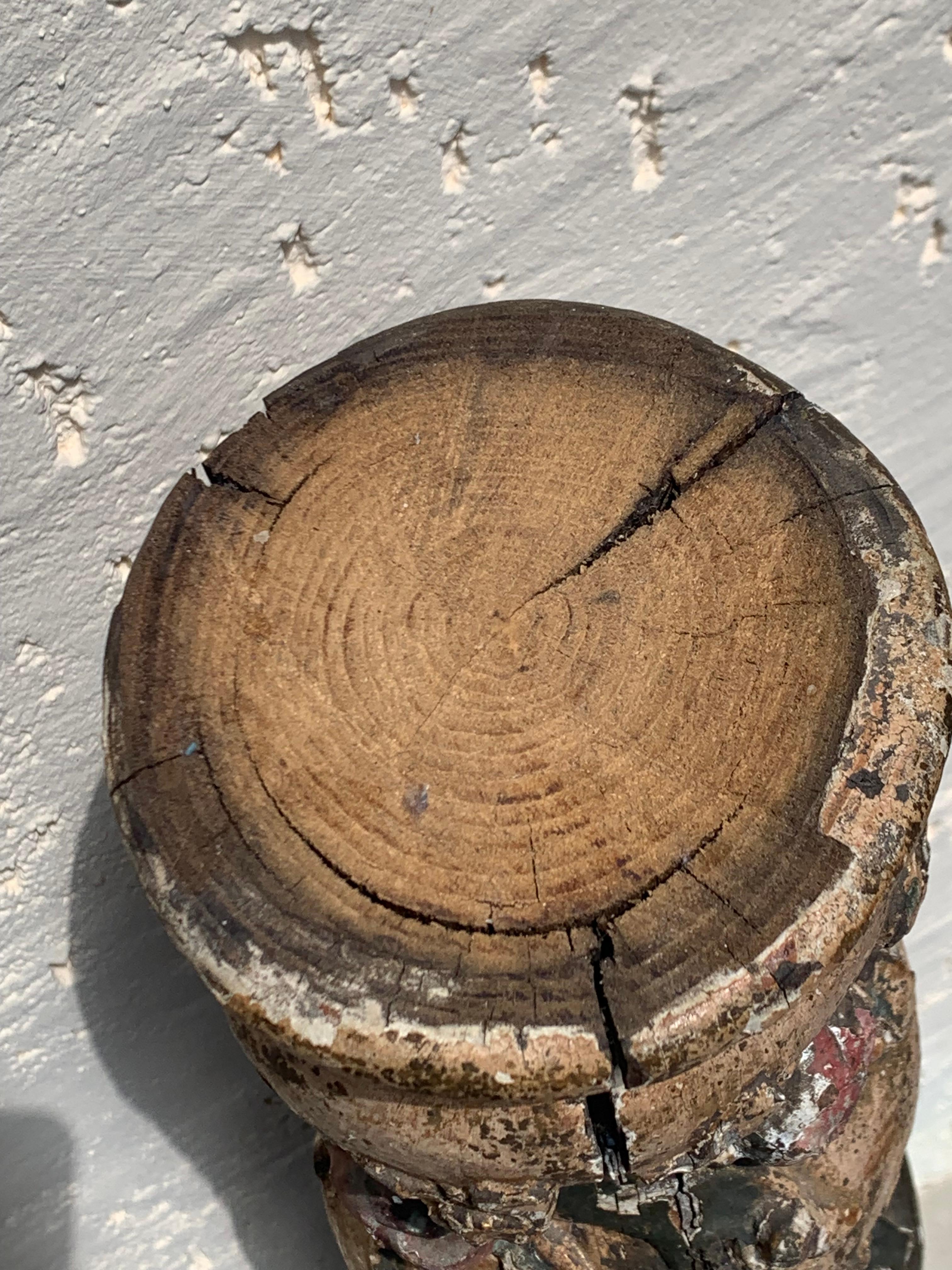 Paar antike Säulen aus handgeschnitztem Holz mit bemalten Blumen, 18. Jahrhundert im Angebot 7