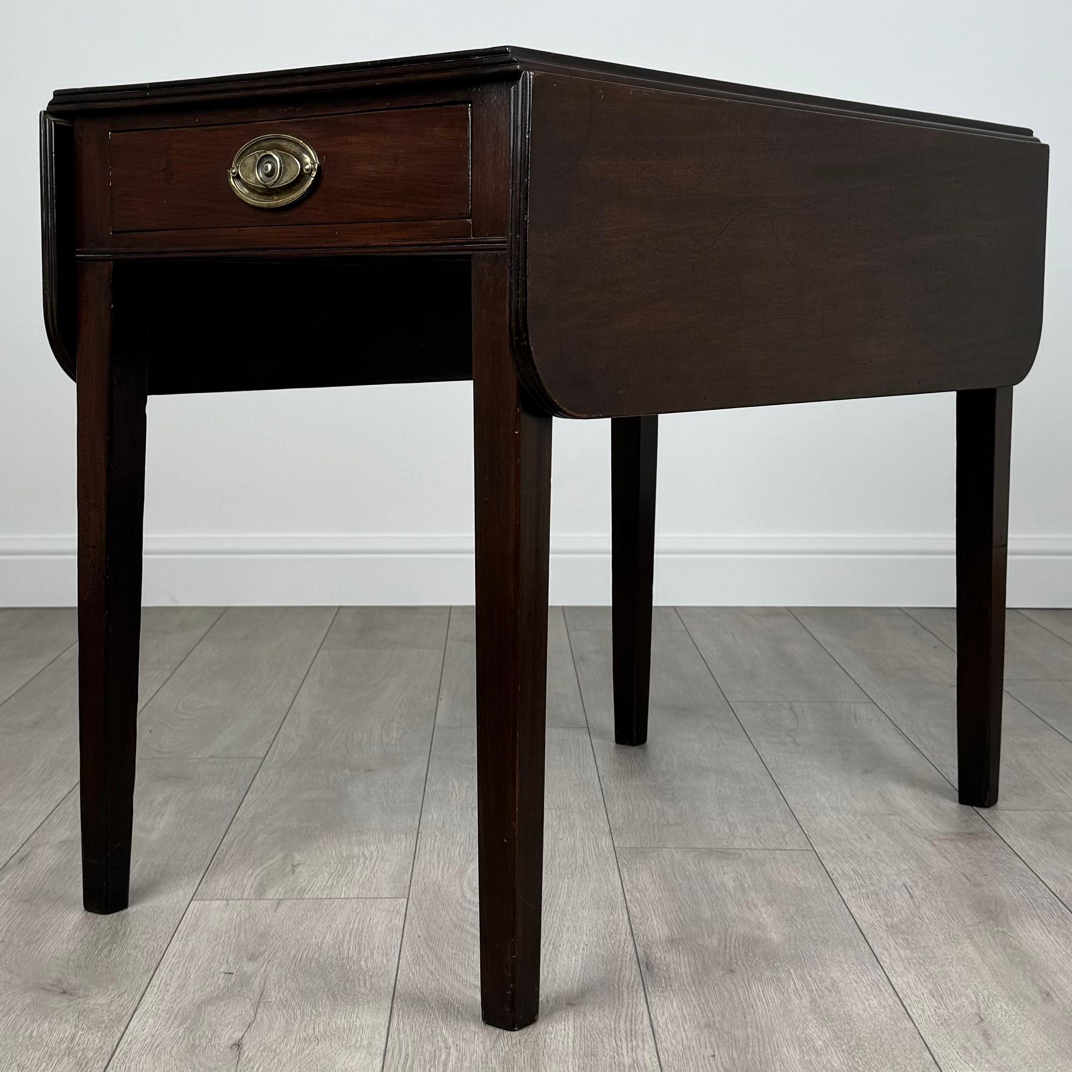 Britannique Table Pembroke ancienne du 18ème siècle en acajou (REF AF-3543) en vente
