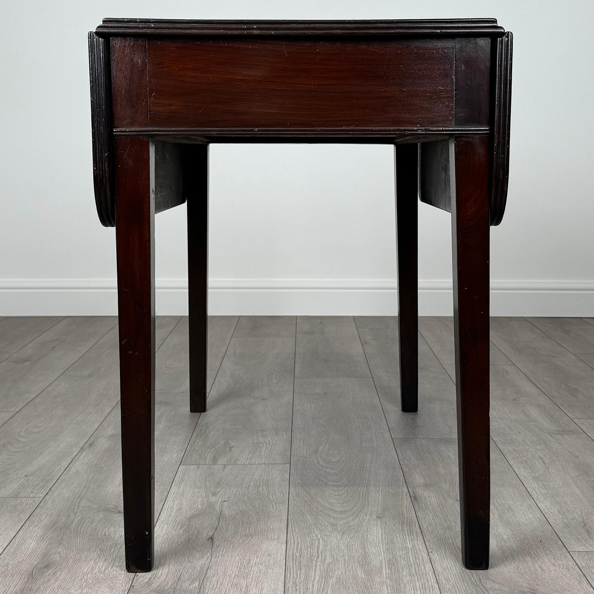 Acajou Table Pembroke ancienne du 18ème siècle en acajou (REF AF-3543) en vente