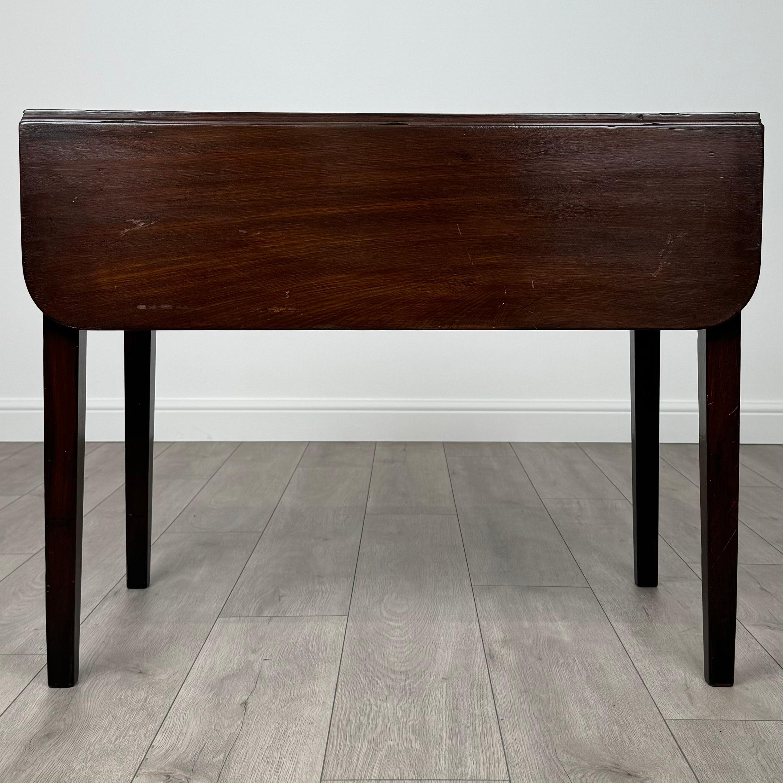Table Pembroke ancienne du 18ème siècle en acajou (REF AF-3543) en vente 2