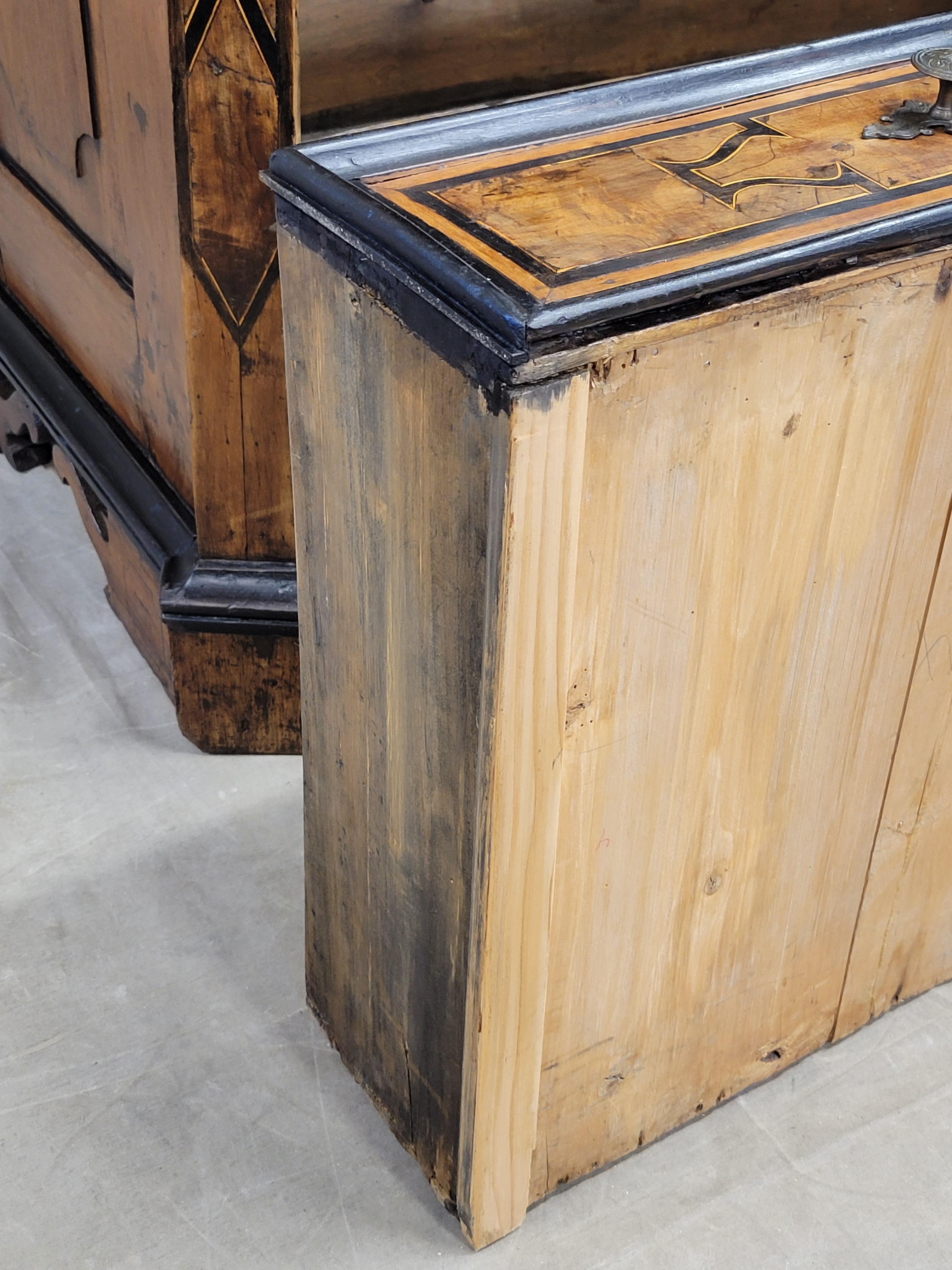 Antique 18th Century 'Piedmont' Italian Olive and Walnut Inlaid Chest of Drawers 11
