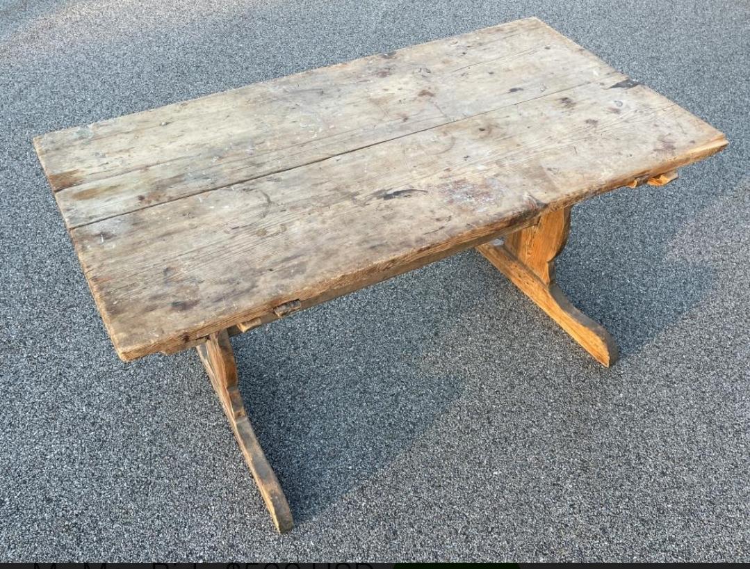 North American Antique 18th Century Pine Trestle Table For Sale