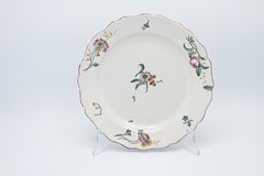 Piatto antico in maiolica francese policroma del XVIII secolo, Marsiglia, CIRCA 1770
