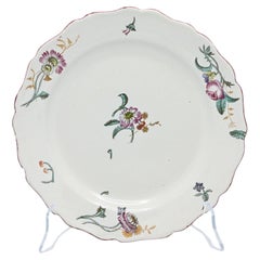 Piatto antico in maiolica francese policroma del XVIII secolo, Marsiglia, CIRCA 1770