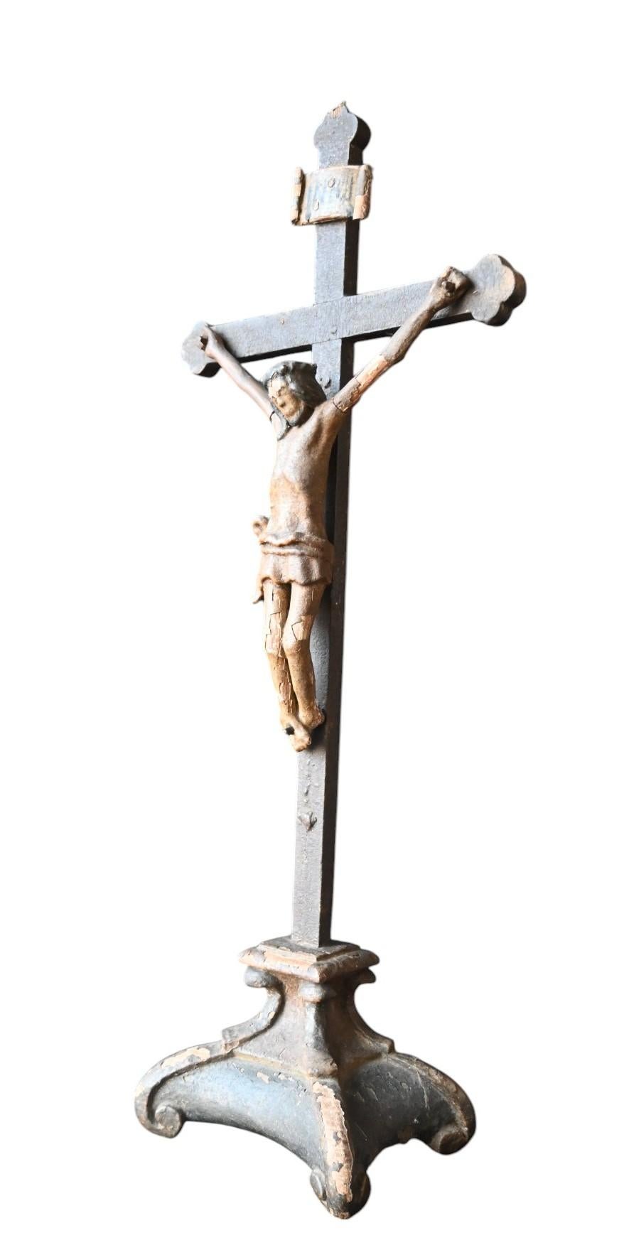 Antiguo siglo XVIII policromado  de madera  Estatua cruz crucifijo Francés en venta