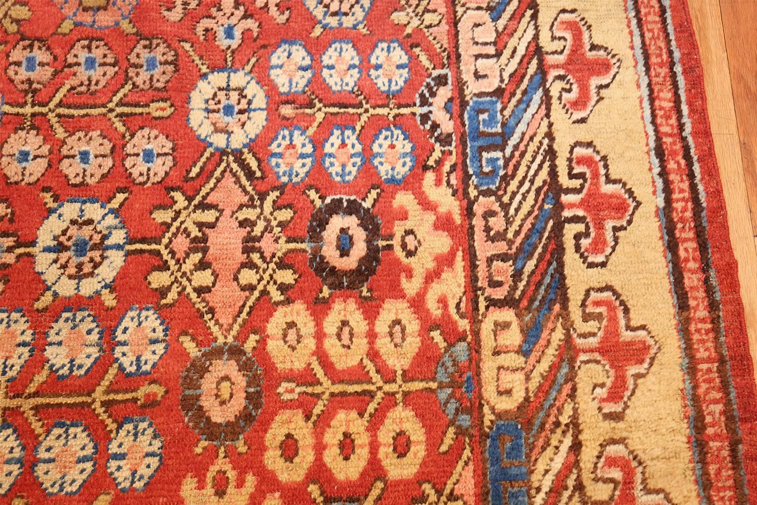 Nazmiyal Collection Antique 18th Century Khotan Rug. 5 ft 6 in x 8 ft 9 in  In Good Condition In New York, NY