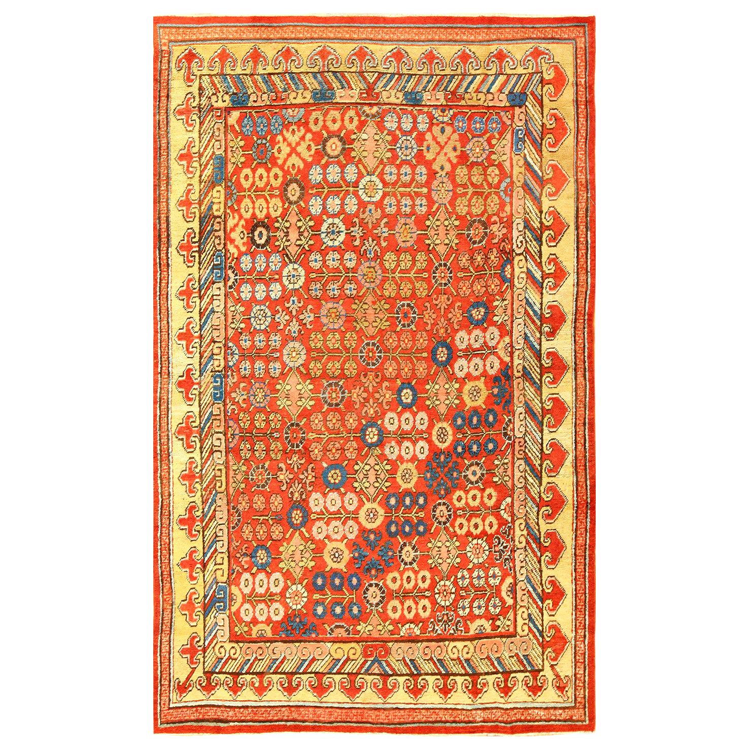 Nazmiyal Collection Antique 18th Century Khotan Rug. 5 ft 6 in x 8 ft 9 in 