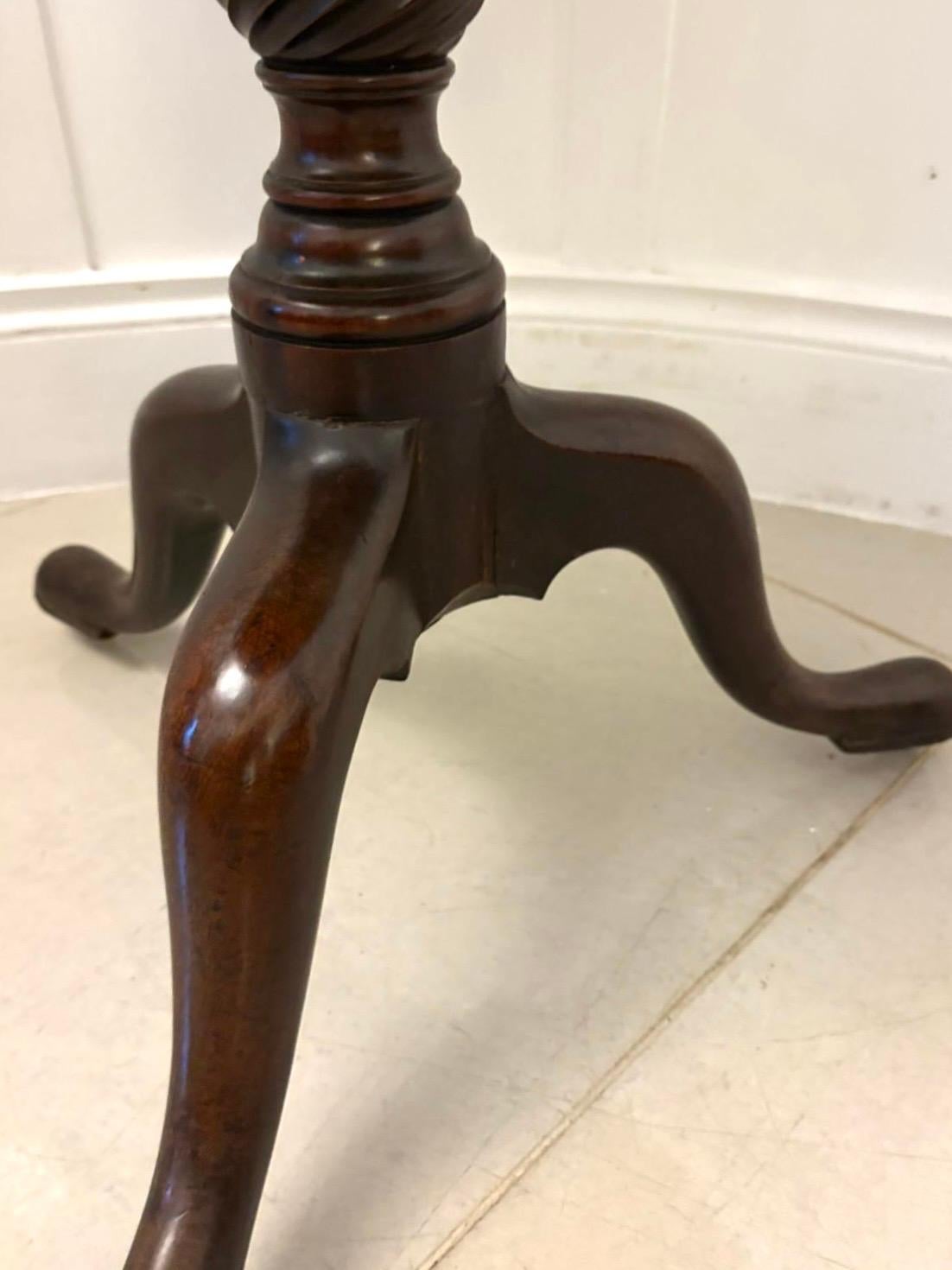 Ancienne table tripode à plateau basculant en acajou de qualité Chippendale du XVIIIe siècle Bon état - En vente à Suffolk, GB