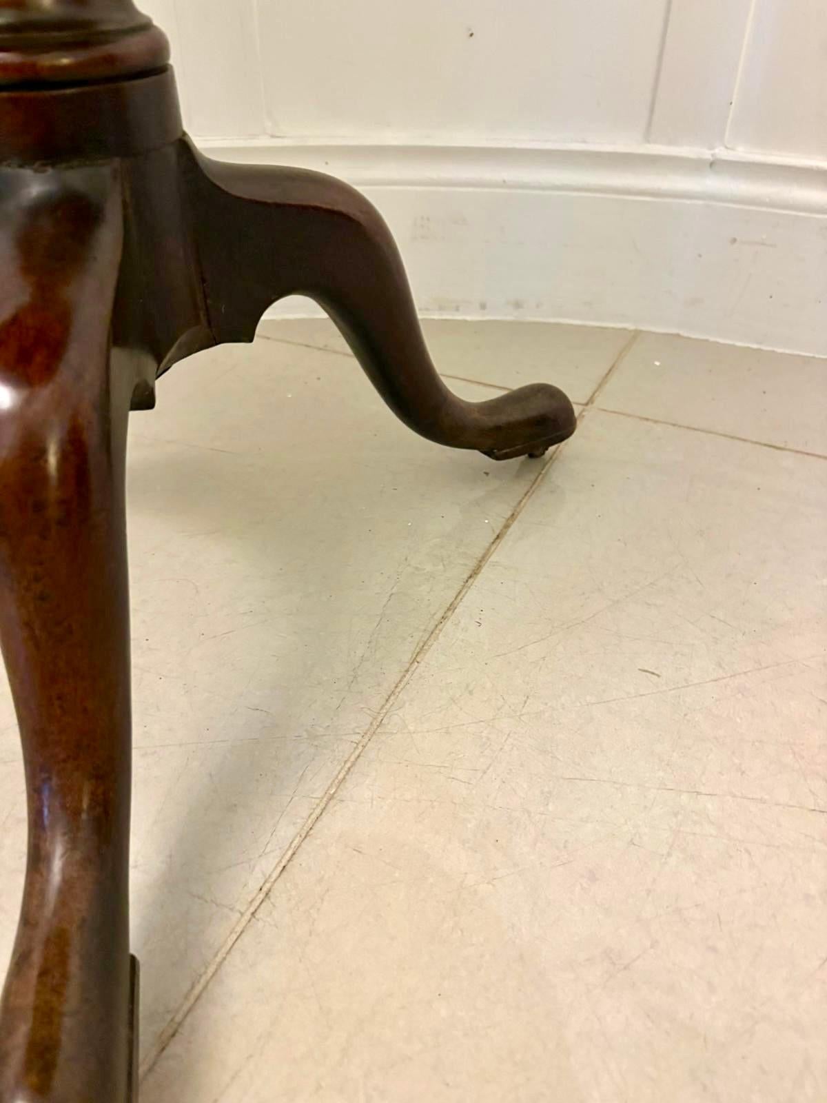 Ancienne table tripode à plateau basculant en acajou de qualité Chippendale du XVIIIe siècle en vente 1