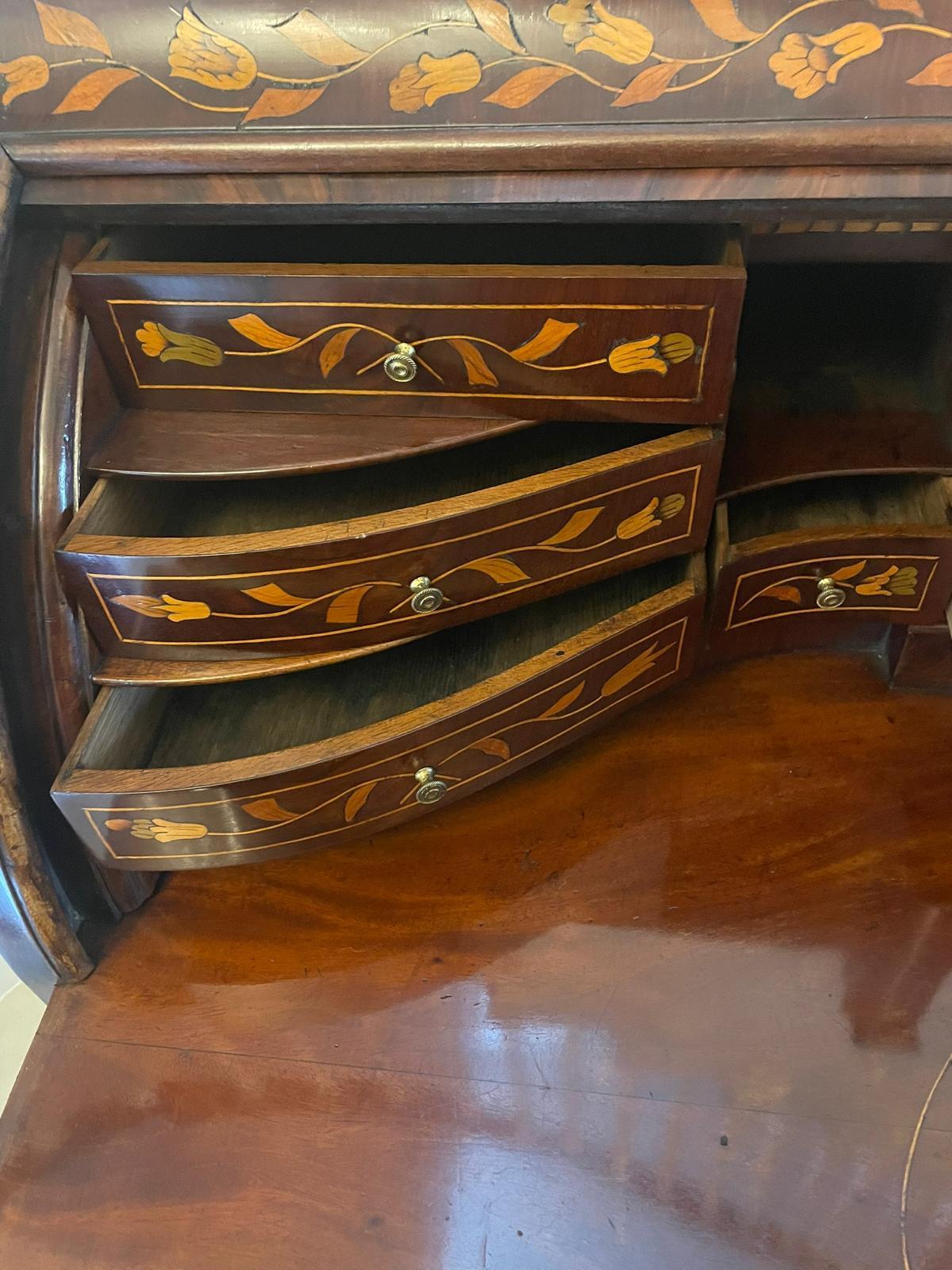 Antique 18th Century Quality Mahogany Floral Marquetry Inlaid Cylinder Bureau For Sale 3