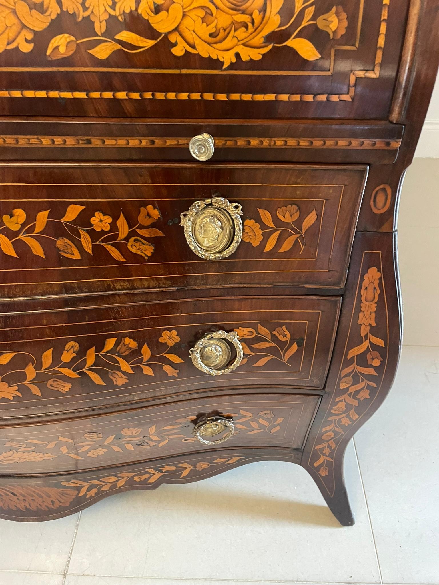 Antique 18th Century Quality Mahogany Floral Marquetry Inlaid Cylinder Bureau For Sale 8