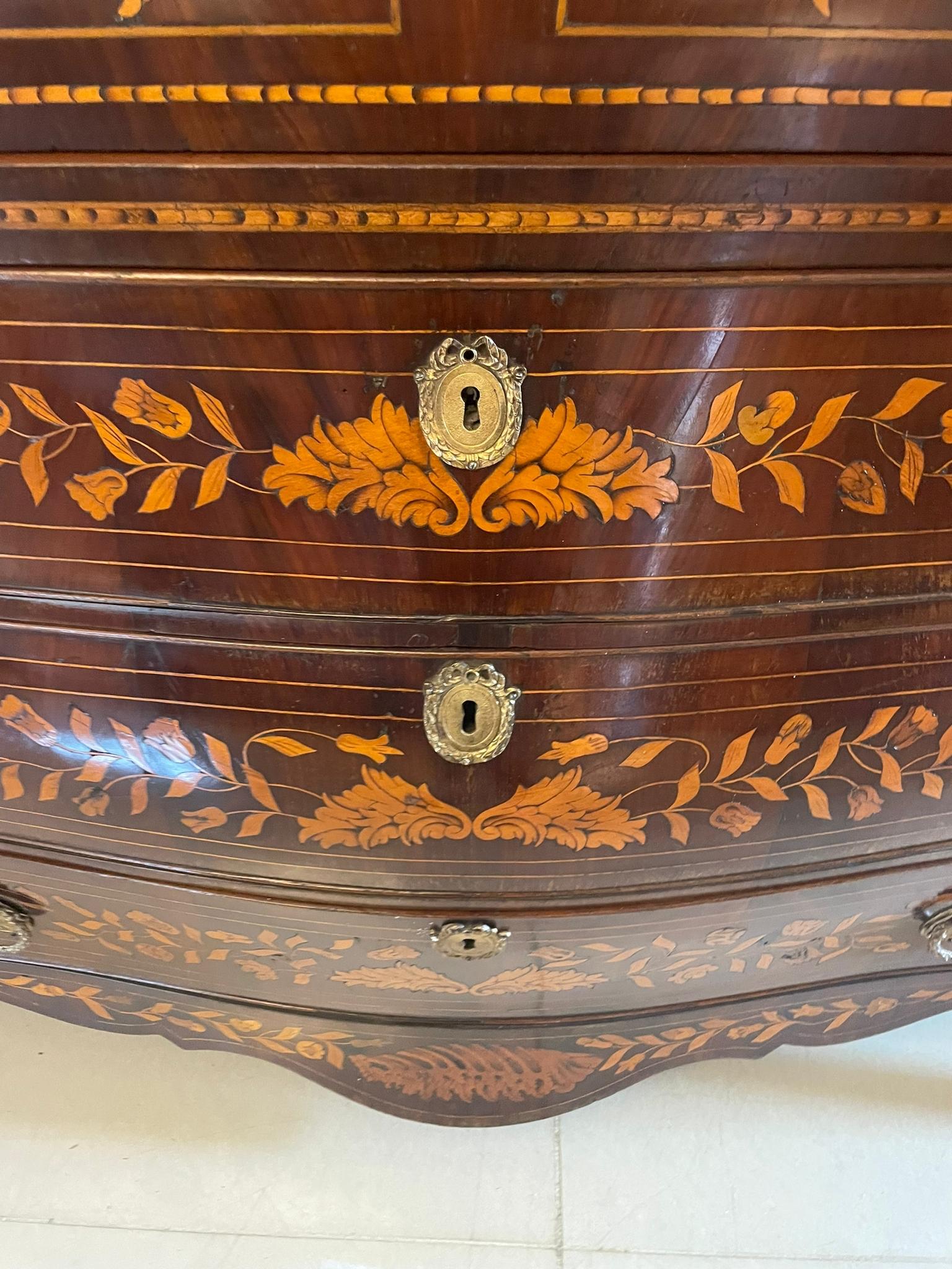 Antique 18th Century Quality Mahogany Floral Marquetry Inlaid Cylinder Bureau For Sale 9