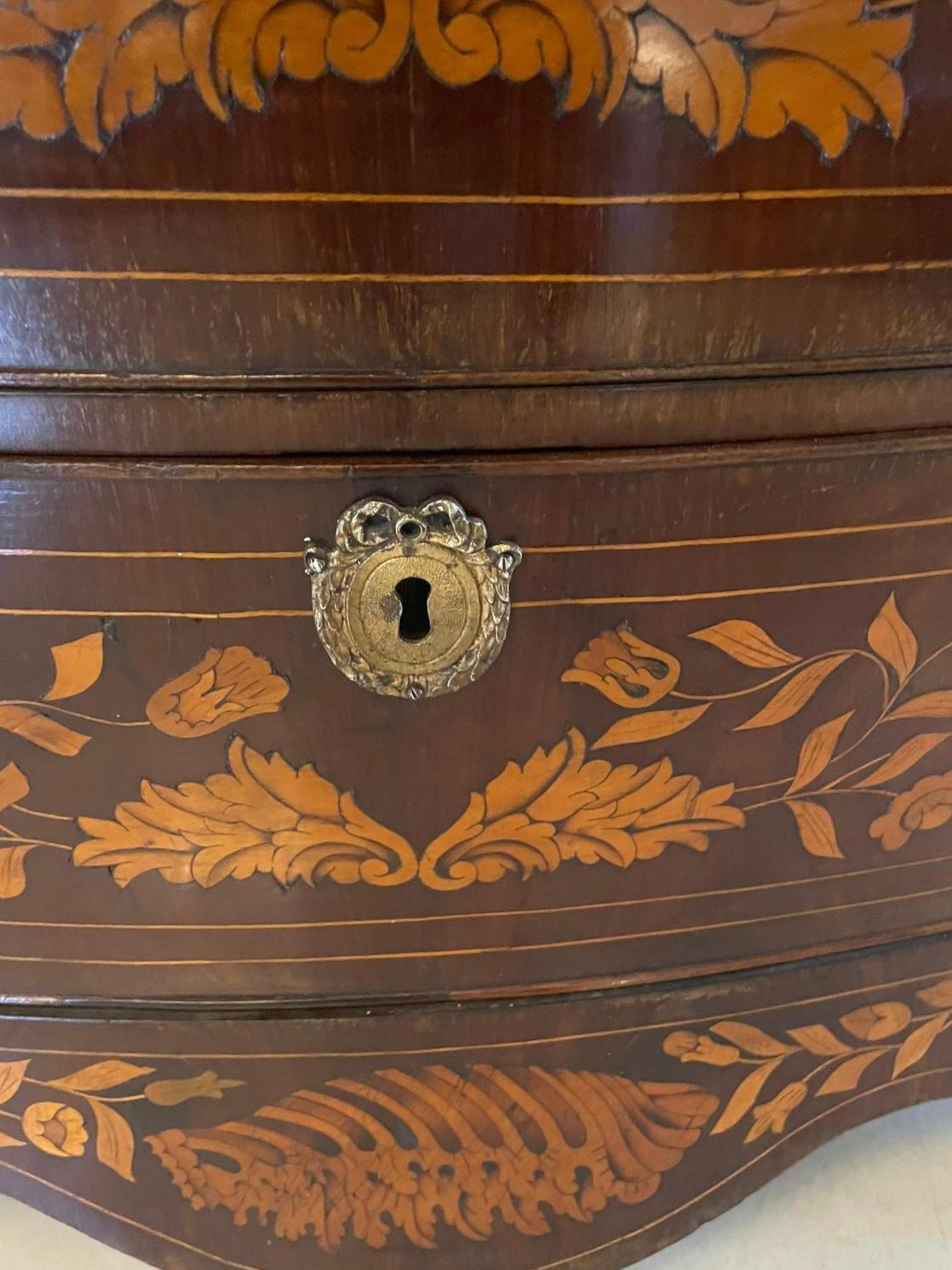 Antique 18th Century Quality Mahogany Floral Marquetry Inlaid Cylinder Bureau For Sale 11