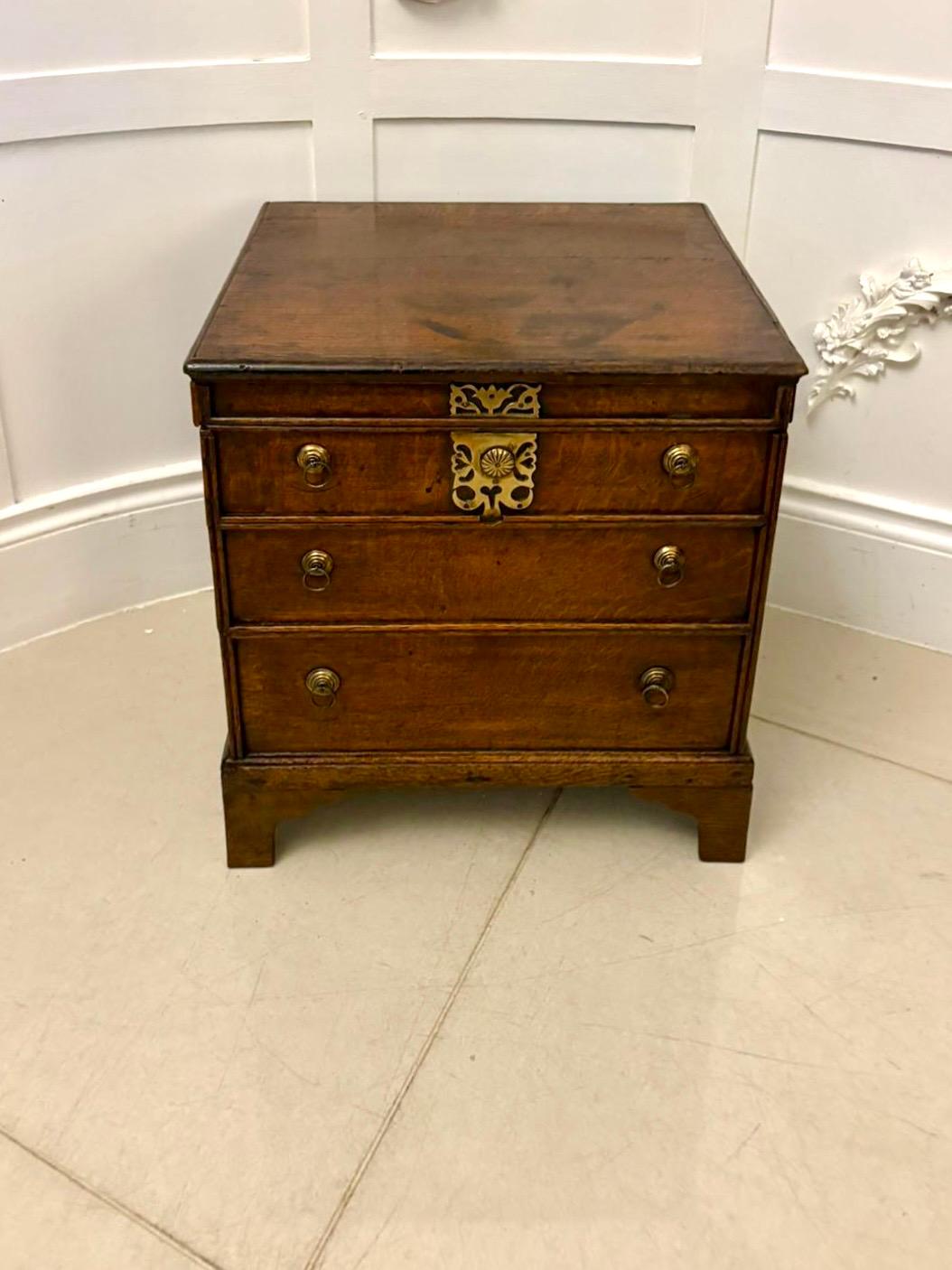 Antico scrigno di qualità del XVIII secolo in Oak a forma di cassapanca in miniatura in vendita 6