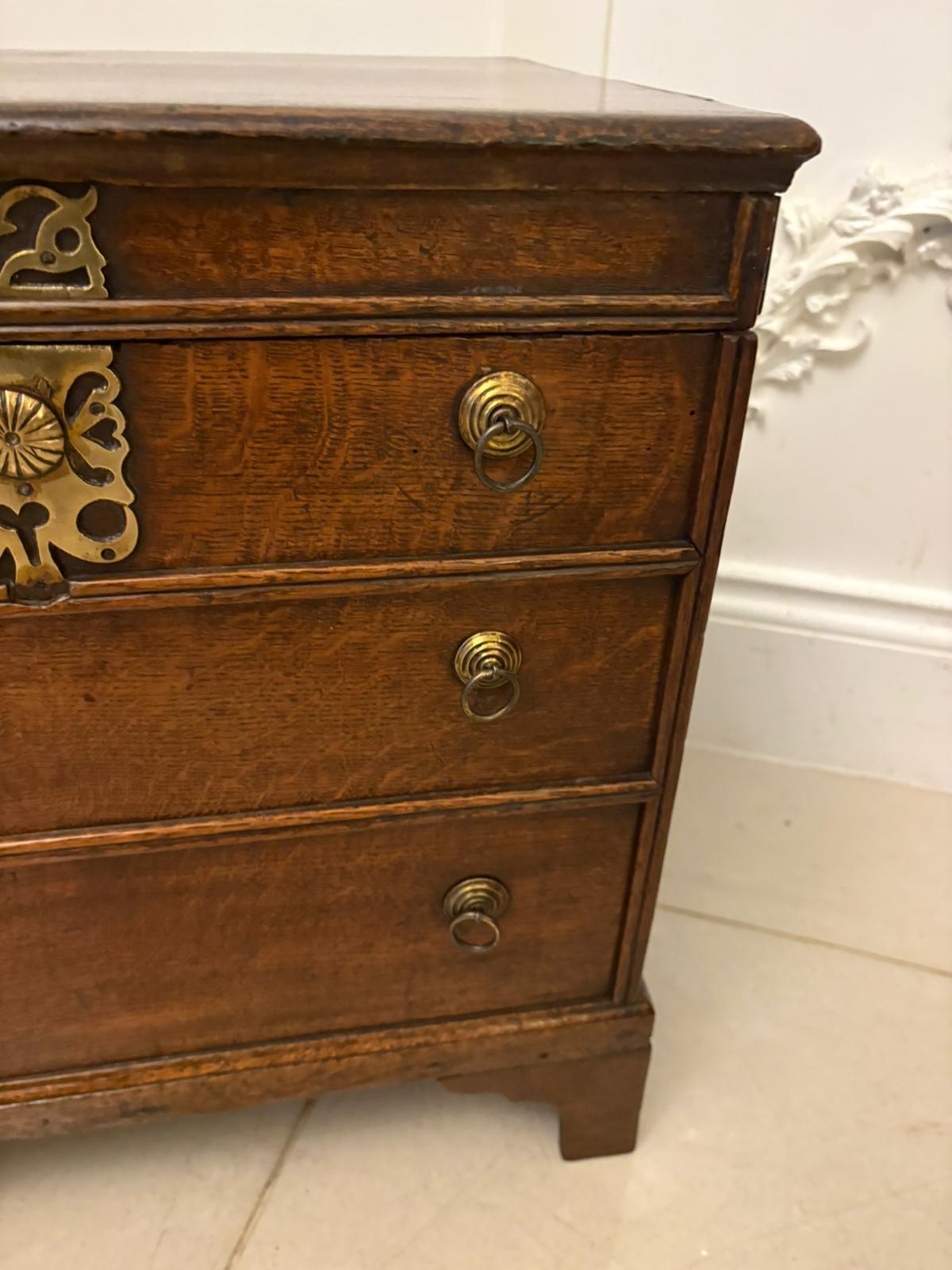 Antico scrigno di qualità del XVIII secolo in Oak a forma di cassapanca in miniatura In condizioni buone in vendita a Suffolk, GB