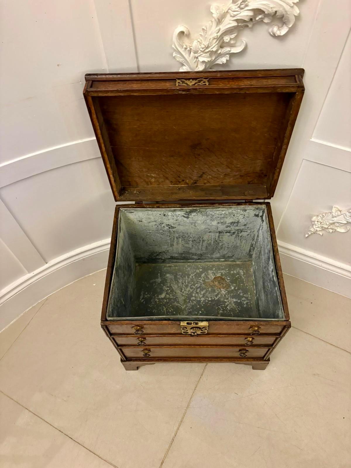 Antico scrigno di qualità del XVIII secolo in Oak a forma di cassapanca in miniatura in vendita 1