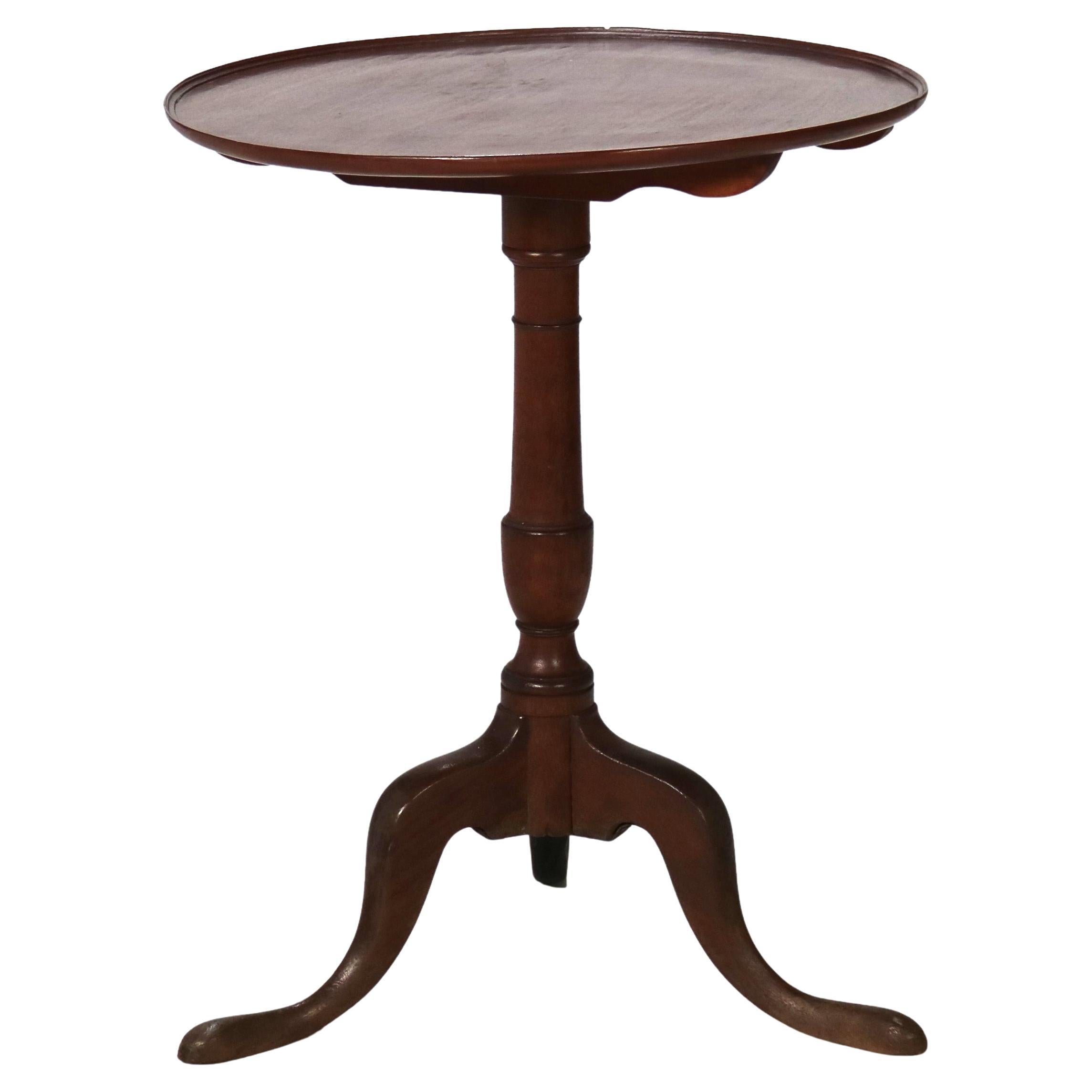 Ancienne table à plateau basculant en noyer du 18ème siècle de la Queen Anne C1770