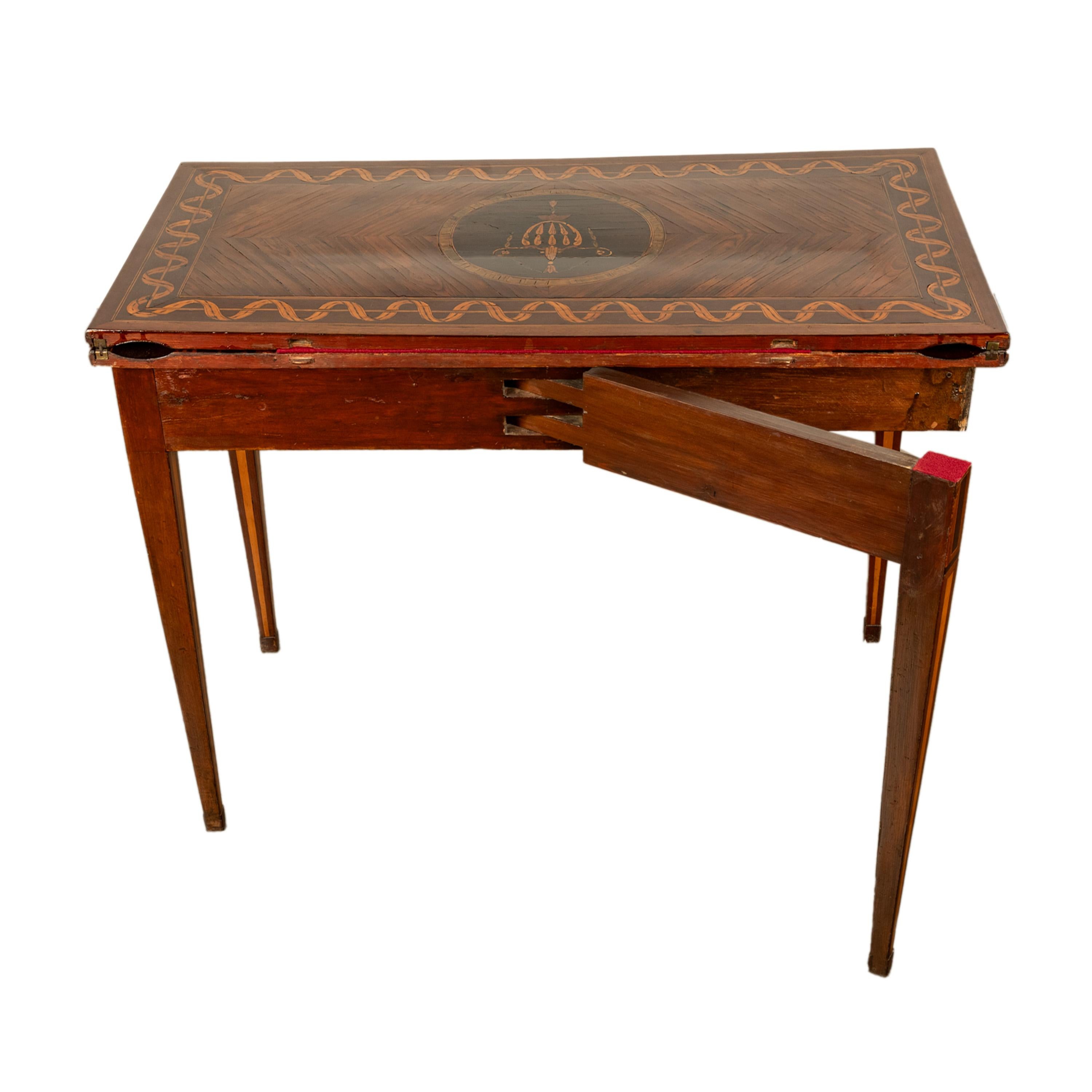 Table de jeu russe du 18ème siècle en marqueterie de bois de rose par Christian Meyer en vente 3