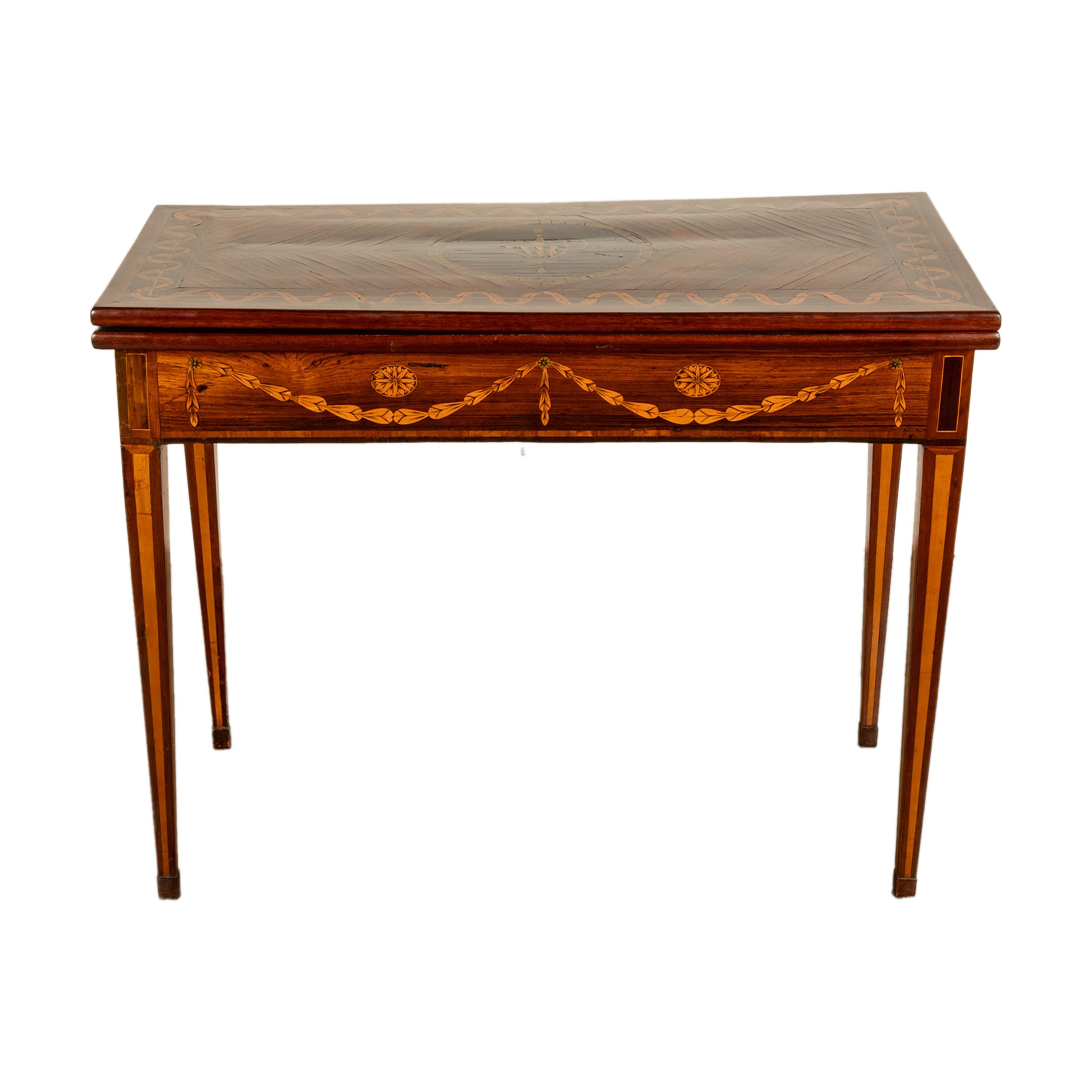 Fin du XVIIIe siècle Table de jeu russe du 18ème siècle en marqueterie de bois de rose par Christian Meyer en vente