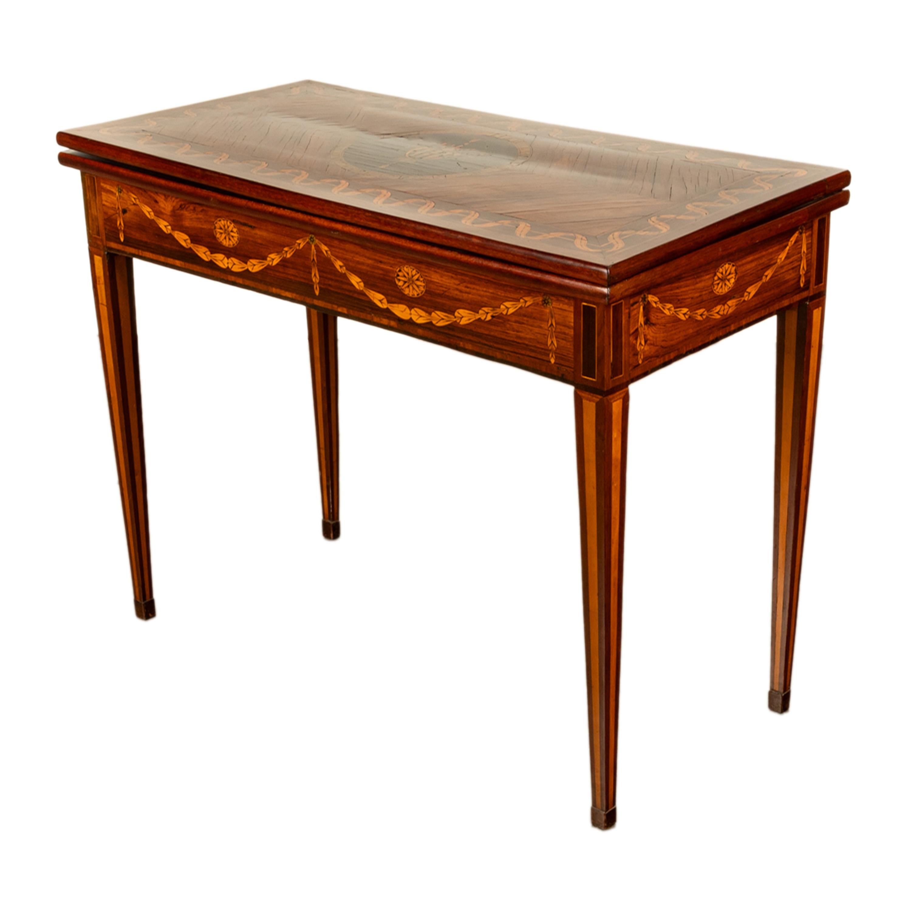 Fruitiers Table de jeu russe du 18ème siècle en marqueterie de bois de rose par Christian Meyer en vente