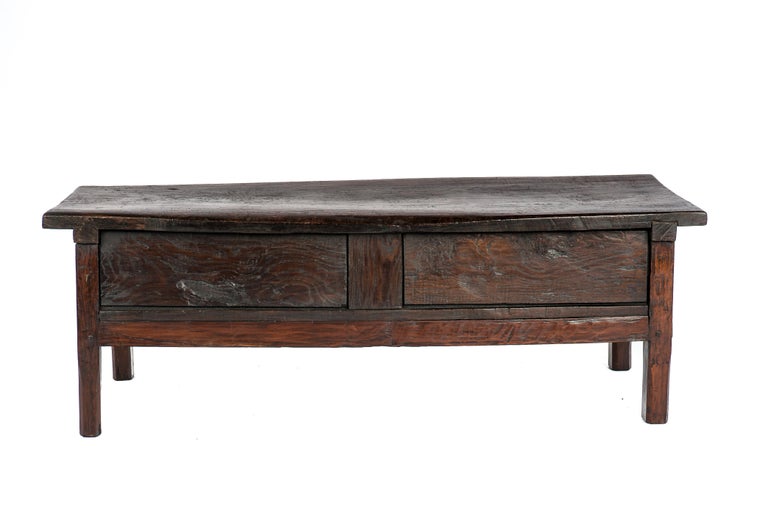 Antique 18th-Century Rustic Spanish Chestnut Coffee Table with Geometric Carving In Good Condition For Sale In Casteren, NL