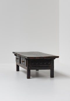 Antiker rustikaler spanischer Couchtisch aus dem 18.