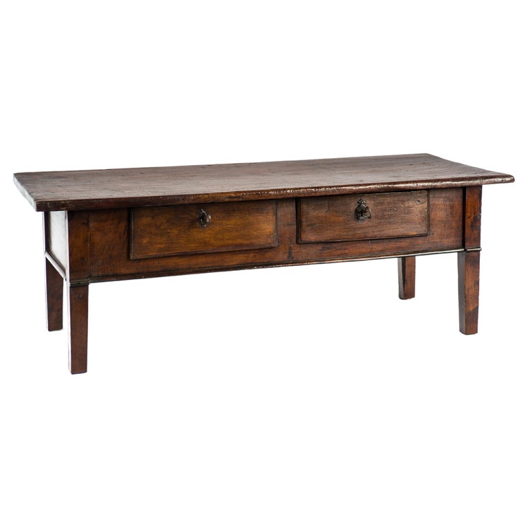 Antique 18th-Century Rustic Spanish Dark Brown Chestnut Coffee Table For Sale