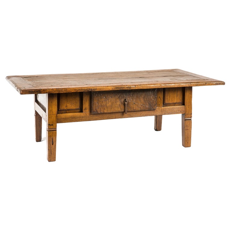 Antique 18th-Century Rustic Spanish Honey Color Chestnut Coffee Table  For Sale