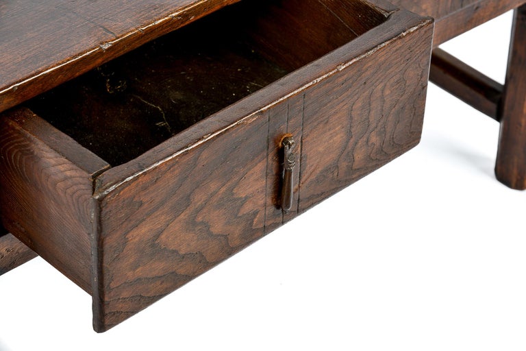 Antique 18th-Century Rustic Spanish Warm Brown Chestnut Coffee Table For Sale 4