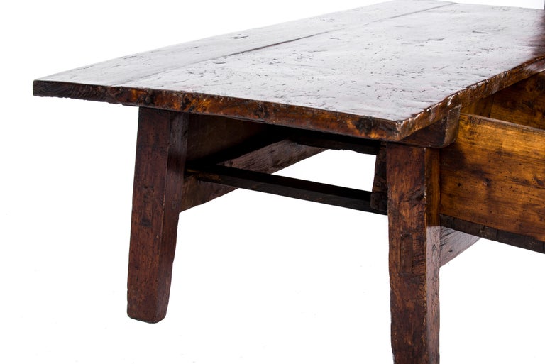 Antique 18th-Century Rustic Spanish Warm Brown Chestnut Coffee Table For Sale 8