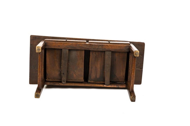 Antique 18th-Century Rustic Spanish Warm Brown Chestnut Coffee Table For Sale 9