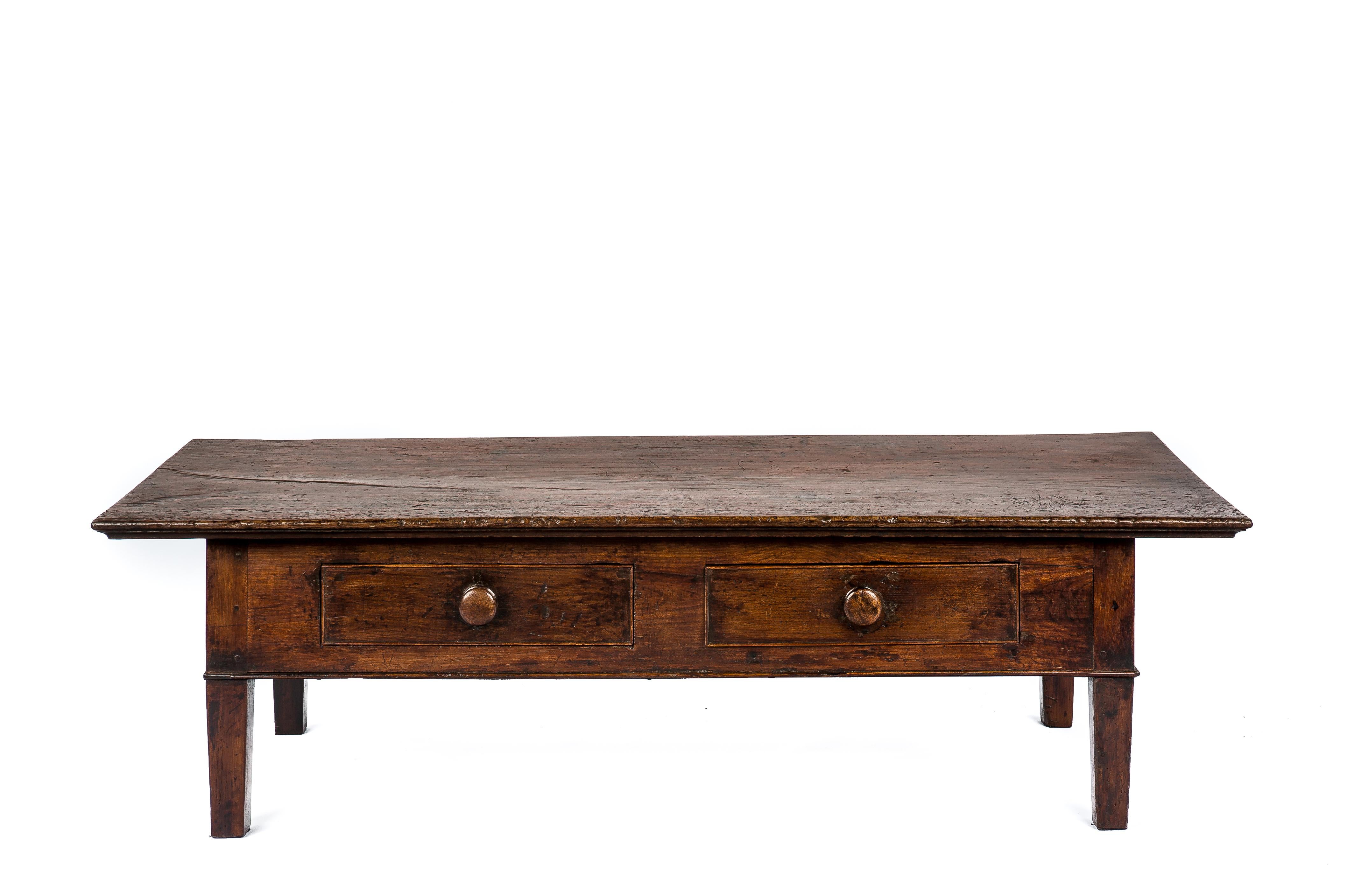 This beautiful warm brown color rustic coffee table or low table originates in rural Spain and dates circa 1750. The table has a fantastic top that was made from a single board of solid chestnut wood of 1,2 inches thick and features a molding at the