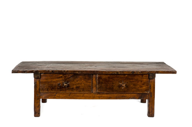 This beautiful warm brown color rustic coffee table or low table originates in rural Spain and dates circa 1750. The table has a fantastic top that was made from two boards of solid chestnut wood of 1,3 inches thick. The top has a beautiful grain