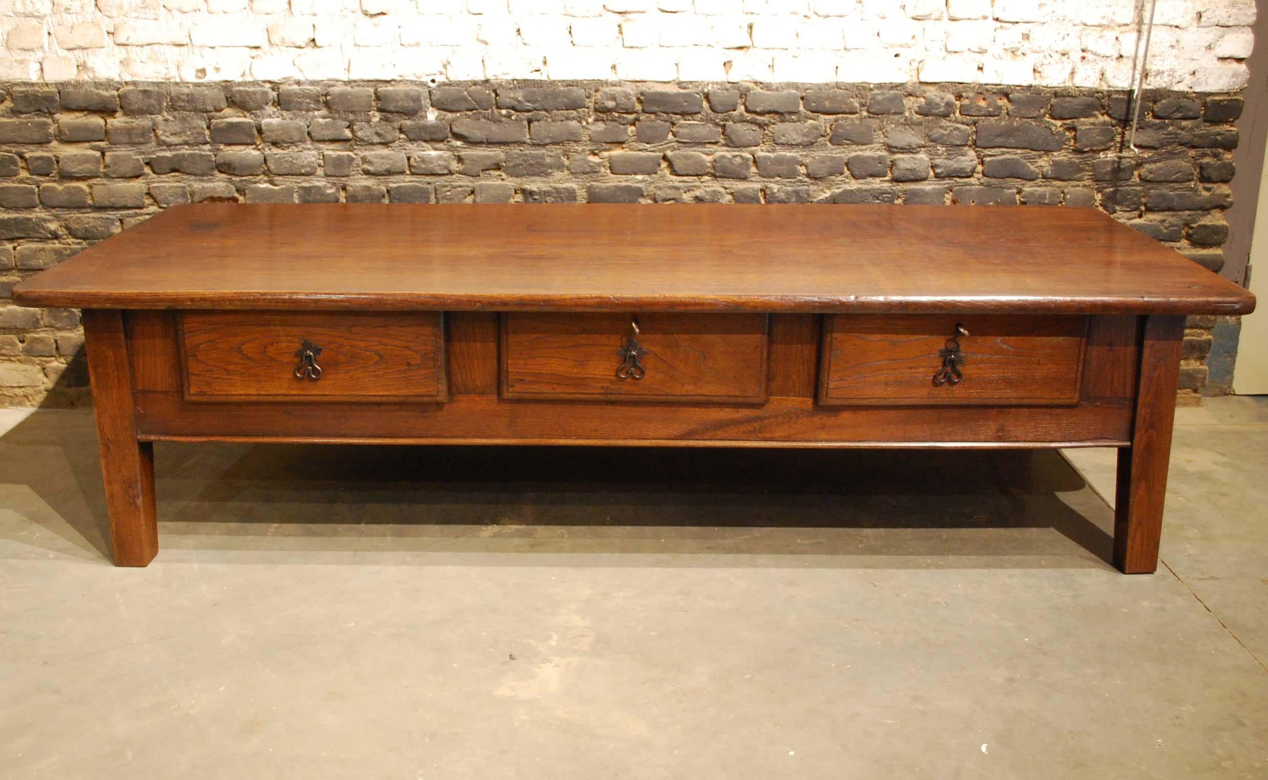 Baroque Antique 18th-Century Rustic Spanish Warm Brown Chestnut Coffee Table
