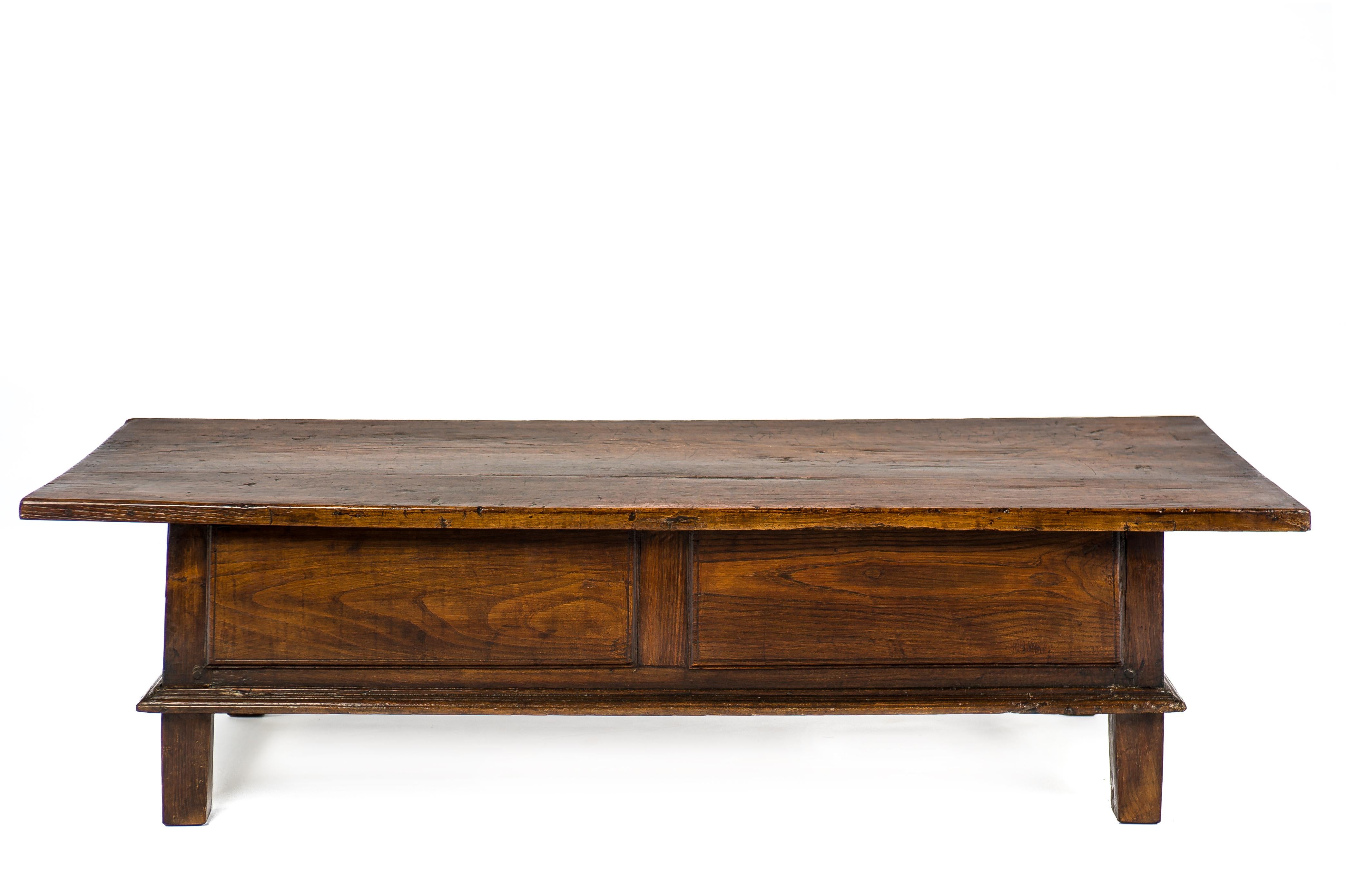 Polished Antique 18th-Century Rustic Spanish Warm Brown Chestnut Coffee Table