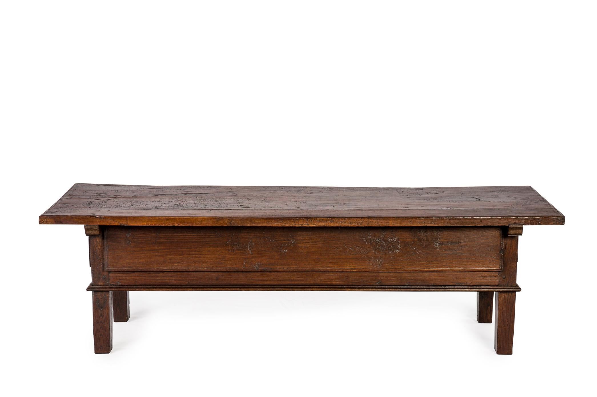 Antique 18th-Century Rustic Spanish Warm Brown Chestnut Coffee Table In Good Condition In Casteren, NL
