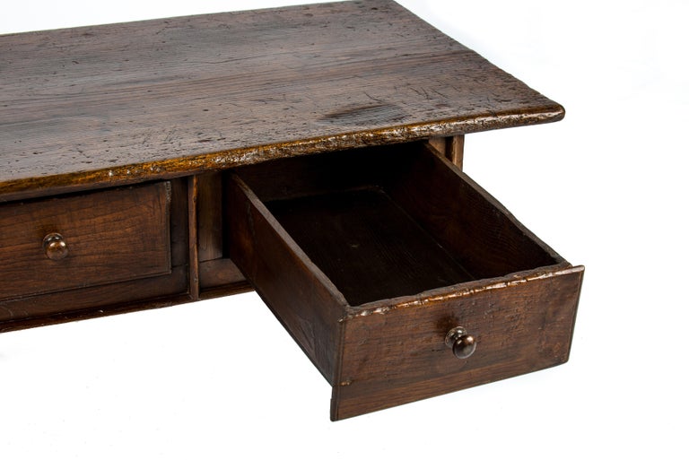 Antique 18th-Century Rustic Spanish Warm Brown Chestnut Coffee Table For Sale 1