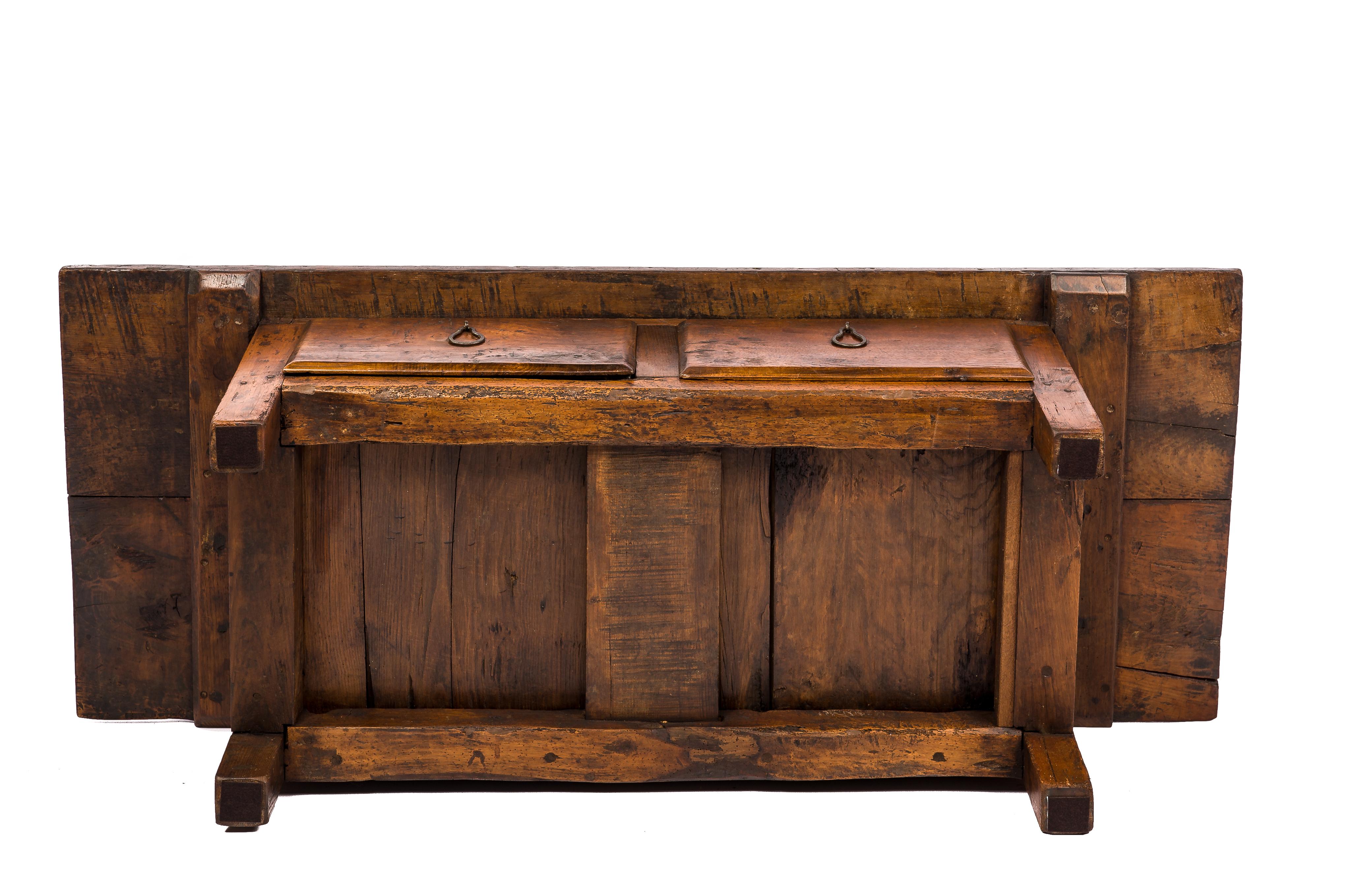 Antique 18th-Century Rustic Spanish Warm Brown Chestnut Coffee Table For Sale 2