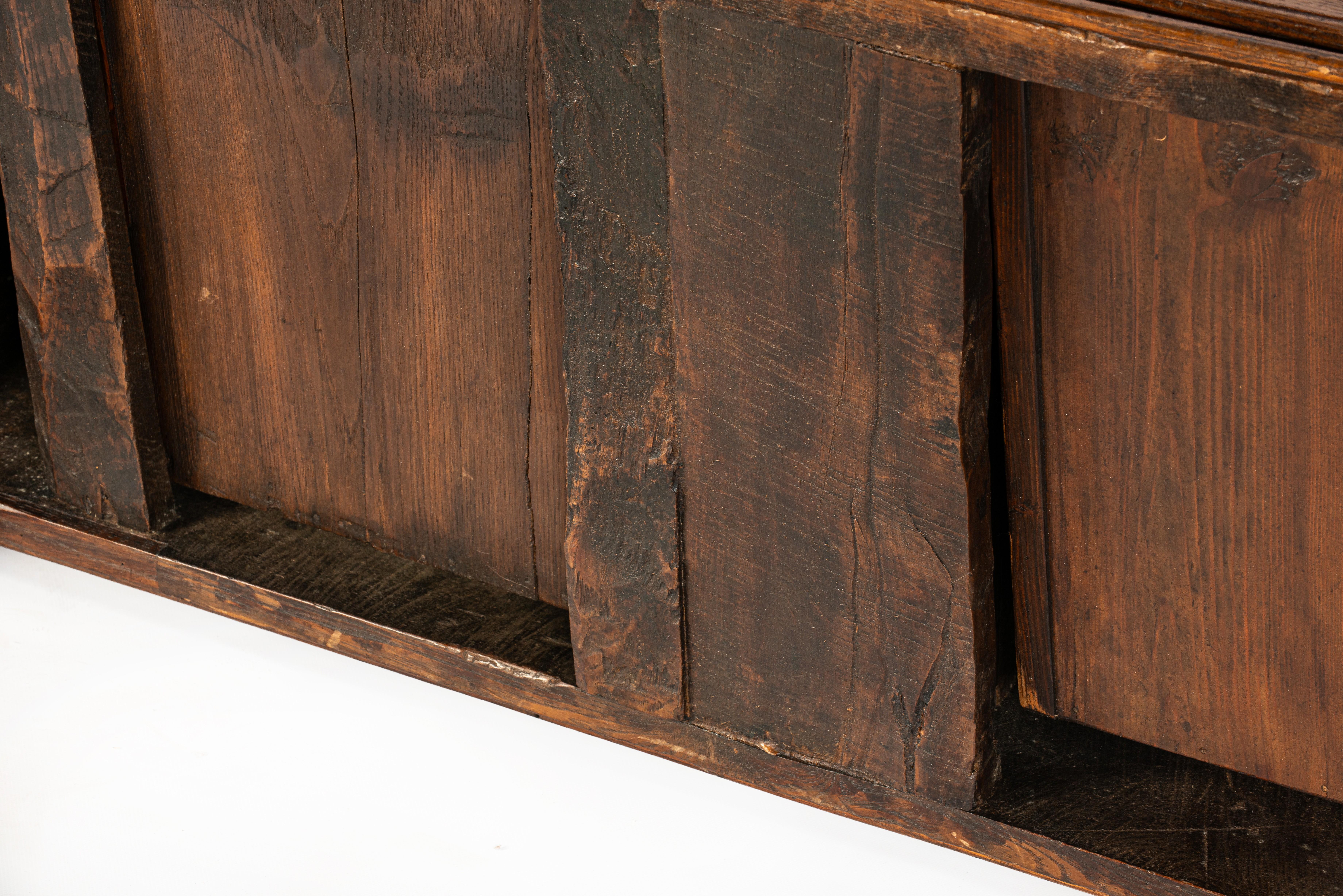 Antique 18th-Century Rustic Spanish Warm Honey Color Chestnut Coffee Table im Angebot 9
