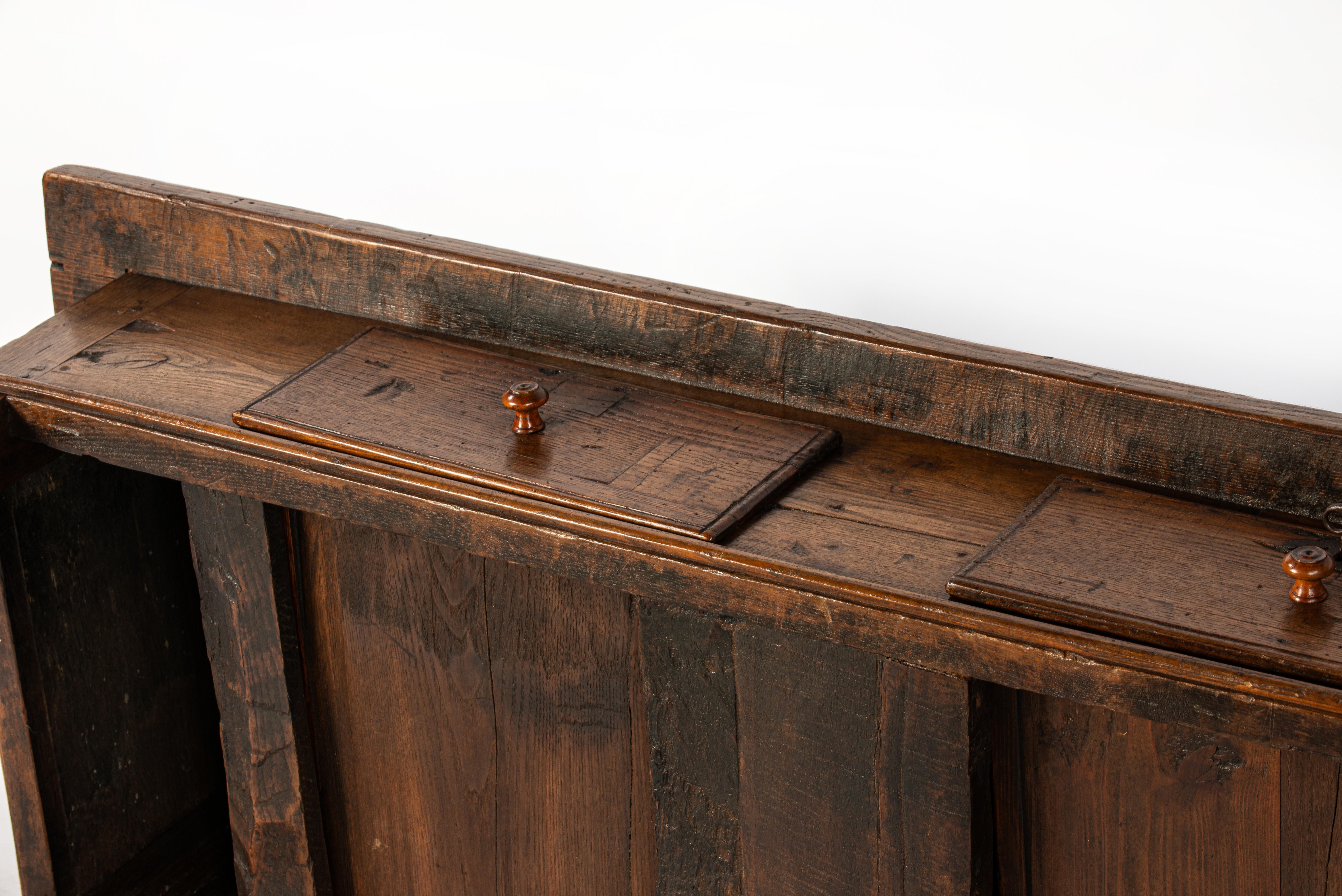 Antique 18th-Century Rustic Spanish Warm Honey Color Chestnut Coffee Table im Angebot 12