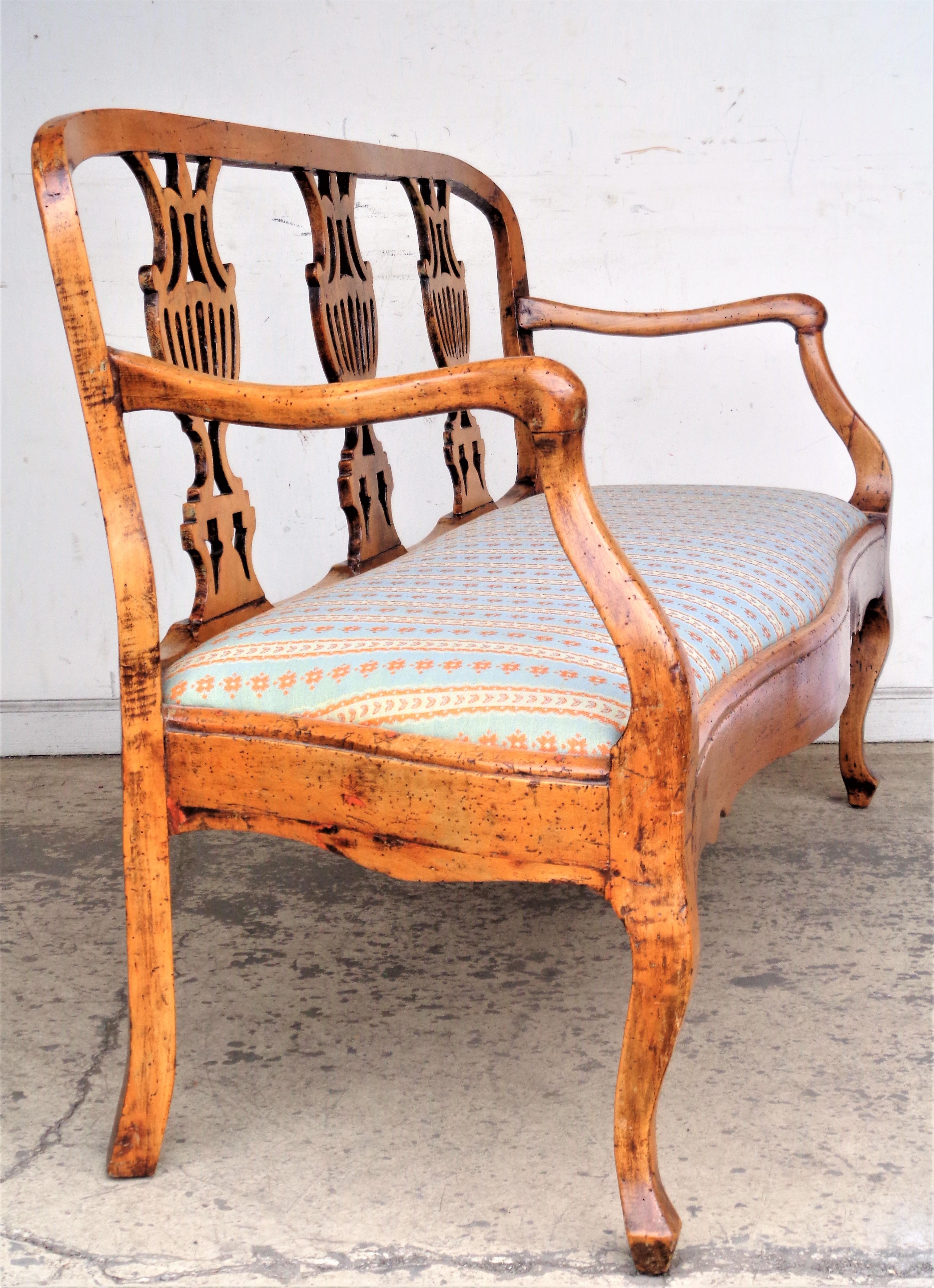 18th Century Scandinavian Settee In Good Condition In Rochester, NY