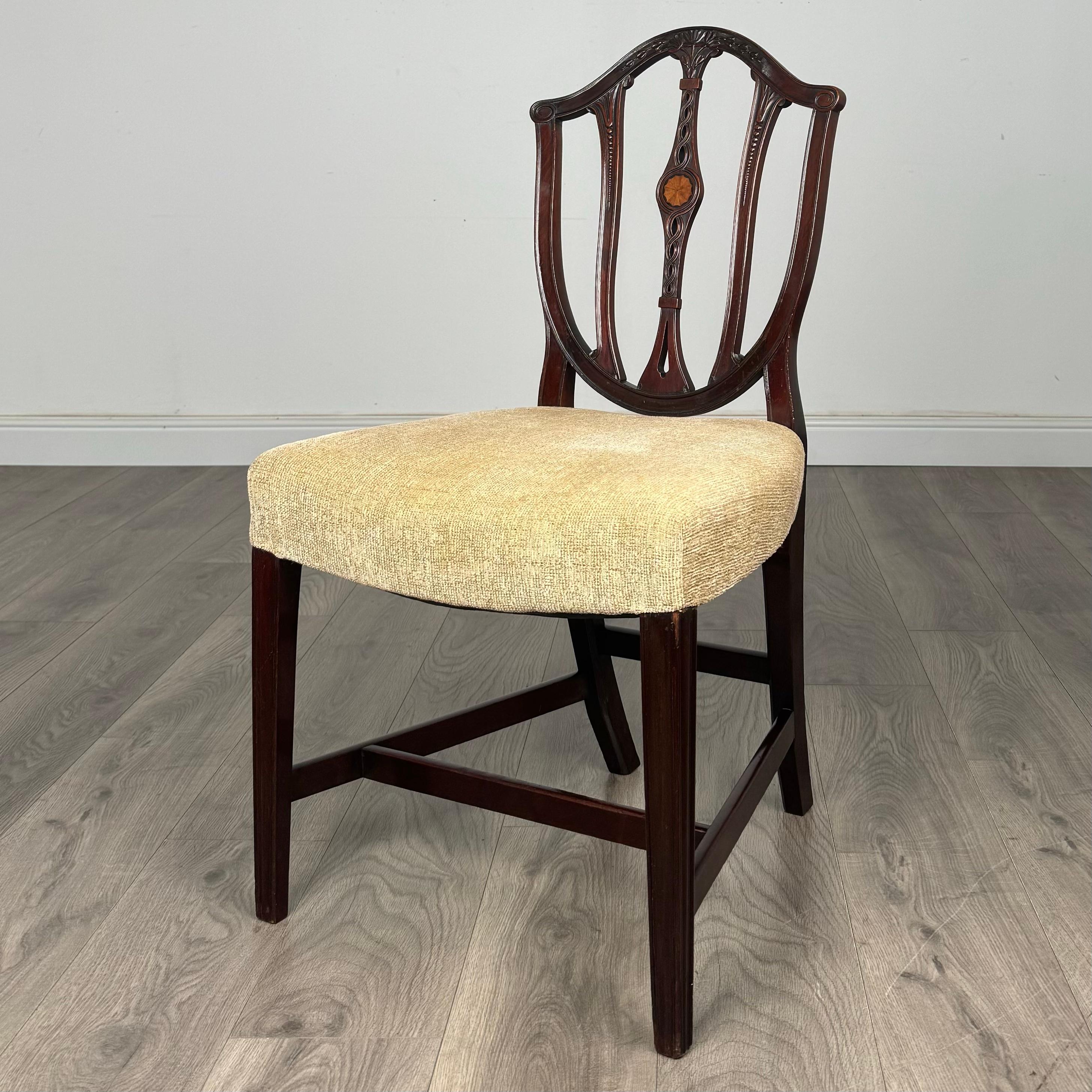 Georgien Ensemble de 8 chaises de salle à manger anciennes du 18ème siècle de style Hepplewhite ( REF AF-3443 ) en vente