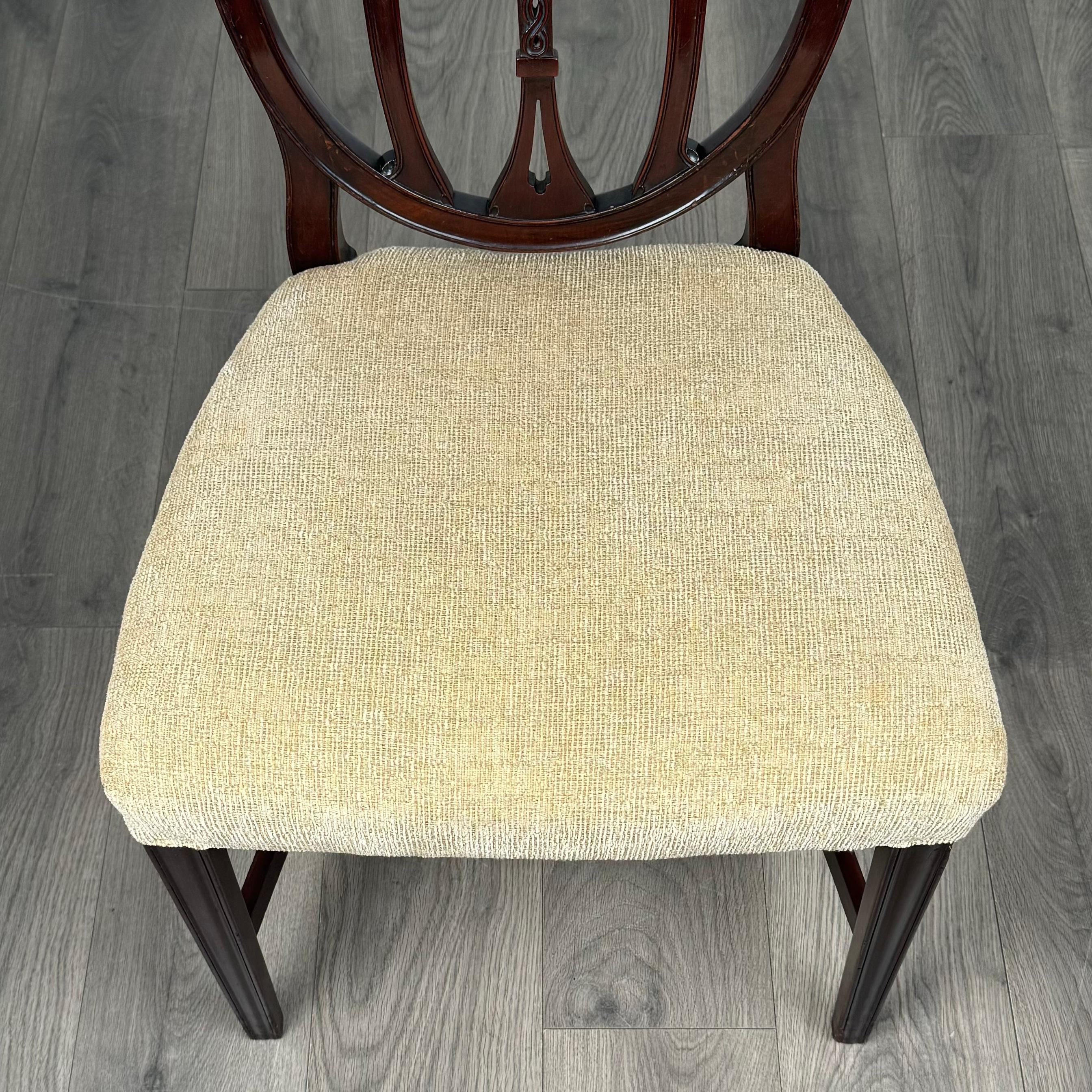 XVIIIe siècle Ensemble de 8 chaises de salle à manger anciennes du 18ème siècle de style Hepplewhite ( REF AF-3443 ) en vente
